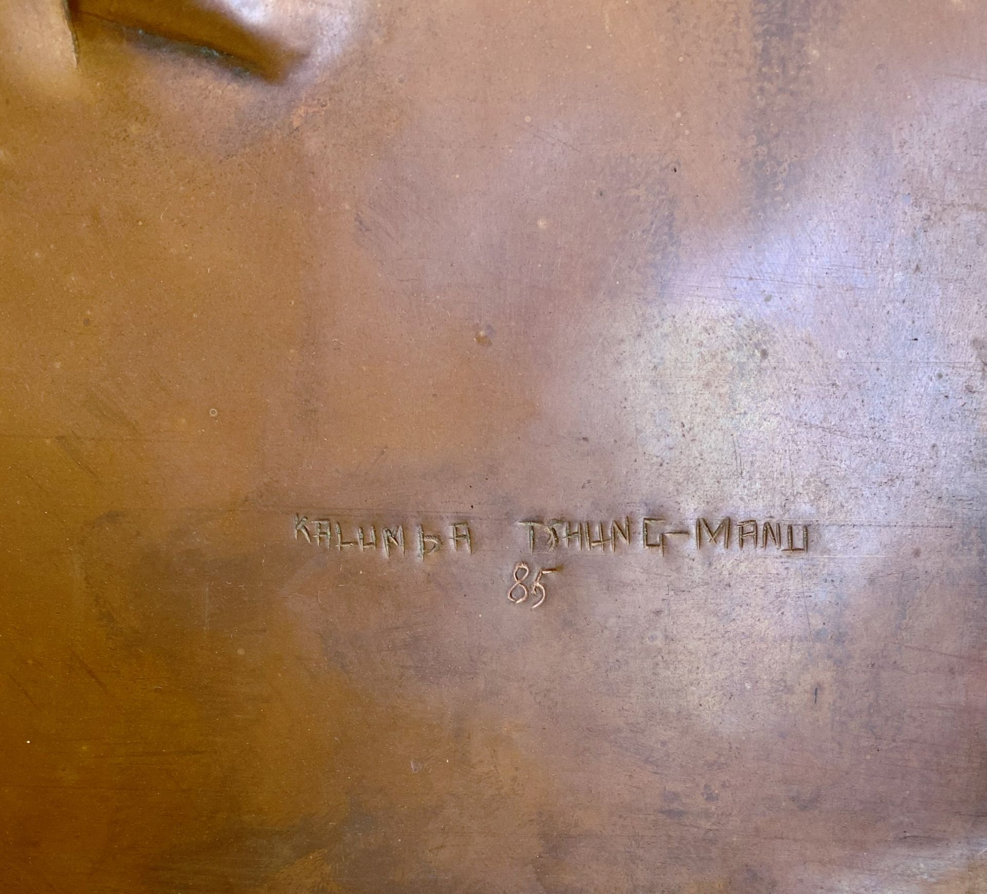 Plaque cuivre gravé Kalumba Tshung Manu - Bild 2 aus 2