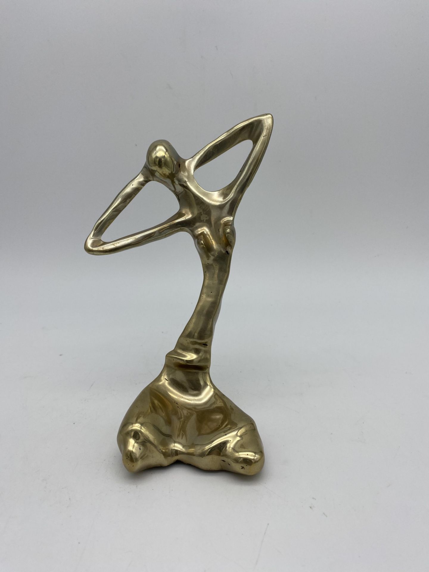 Statuette femme africaine en métal doré