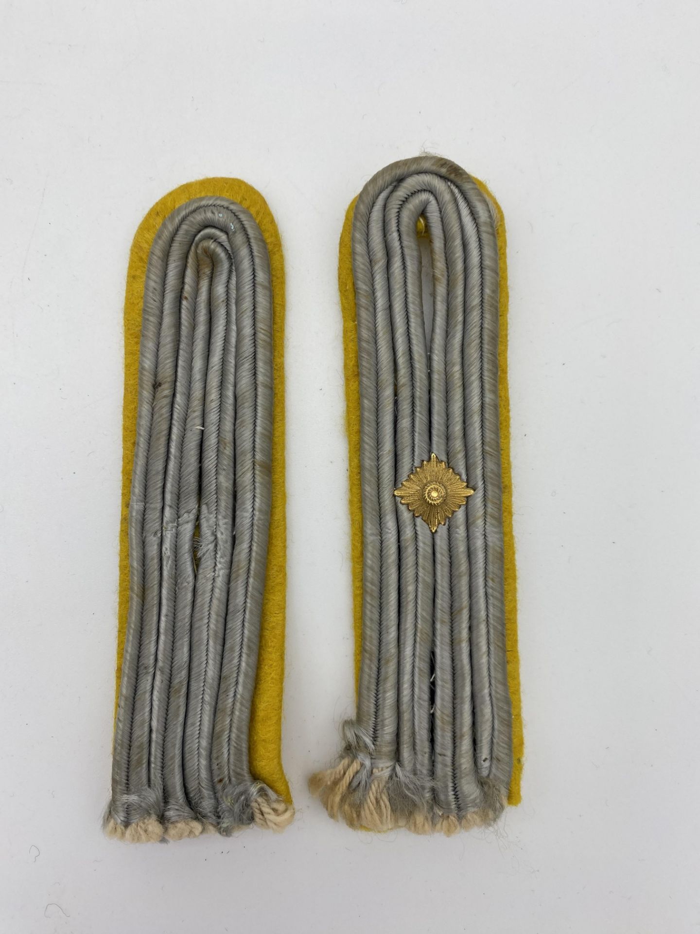 WW2 - Allemagne - Lufwaffe lot de deux paires d'épaulettes pour officier - Image 2 of 4