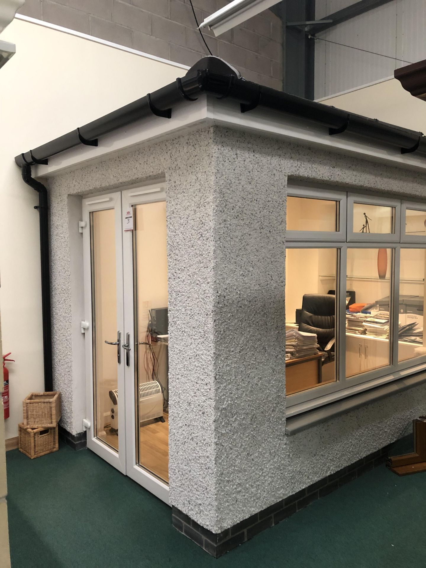 display conservatory with 3 display windows and doors - Image 2 of 2
