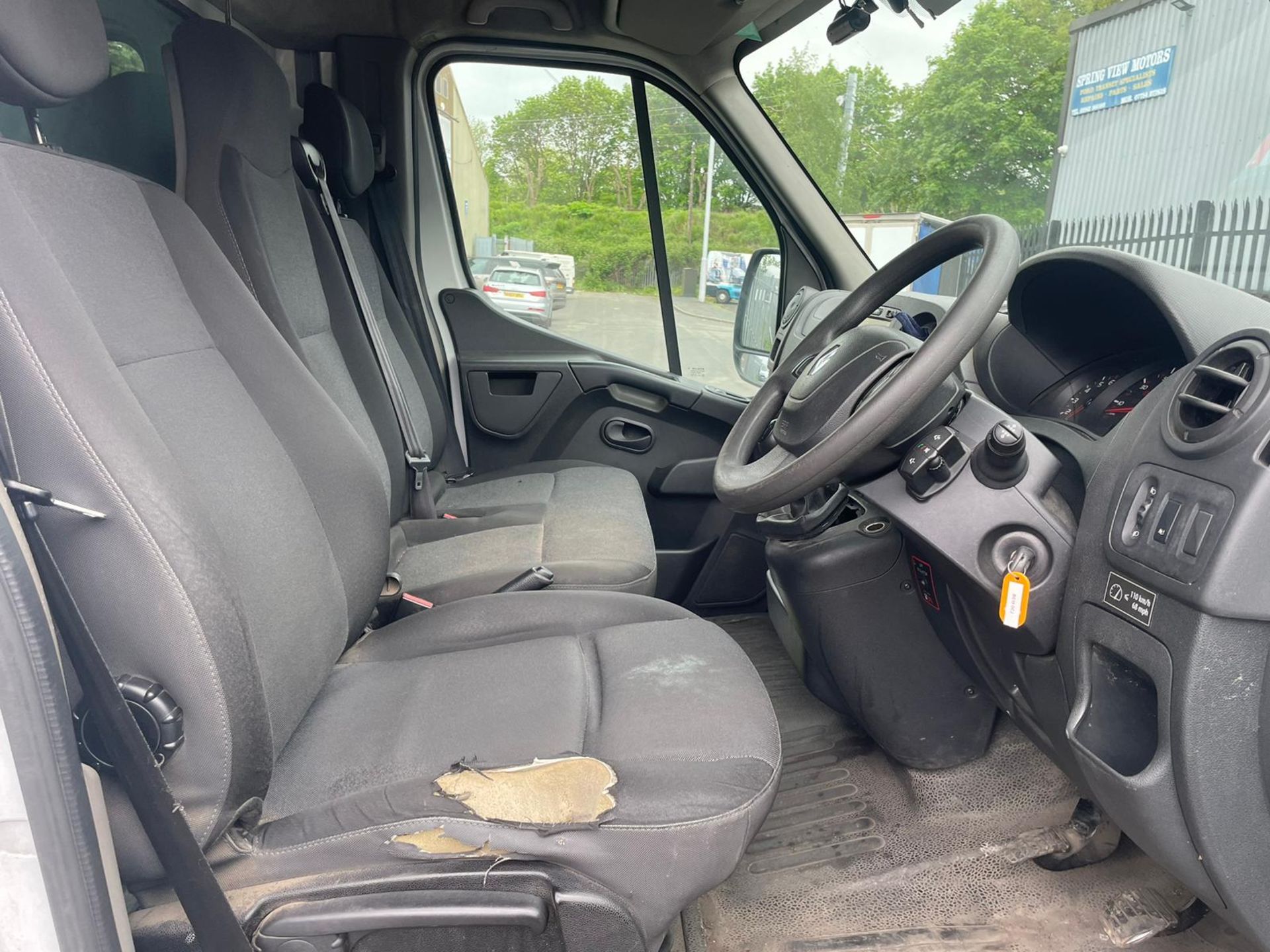 (2019/19) Renault Master 35 Curtainside Van, 91,000 recorded miles. - Image 5 of 8