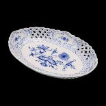 Meissen bowl with onion pattern  