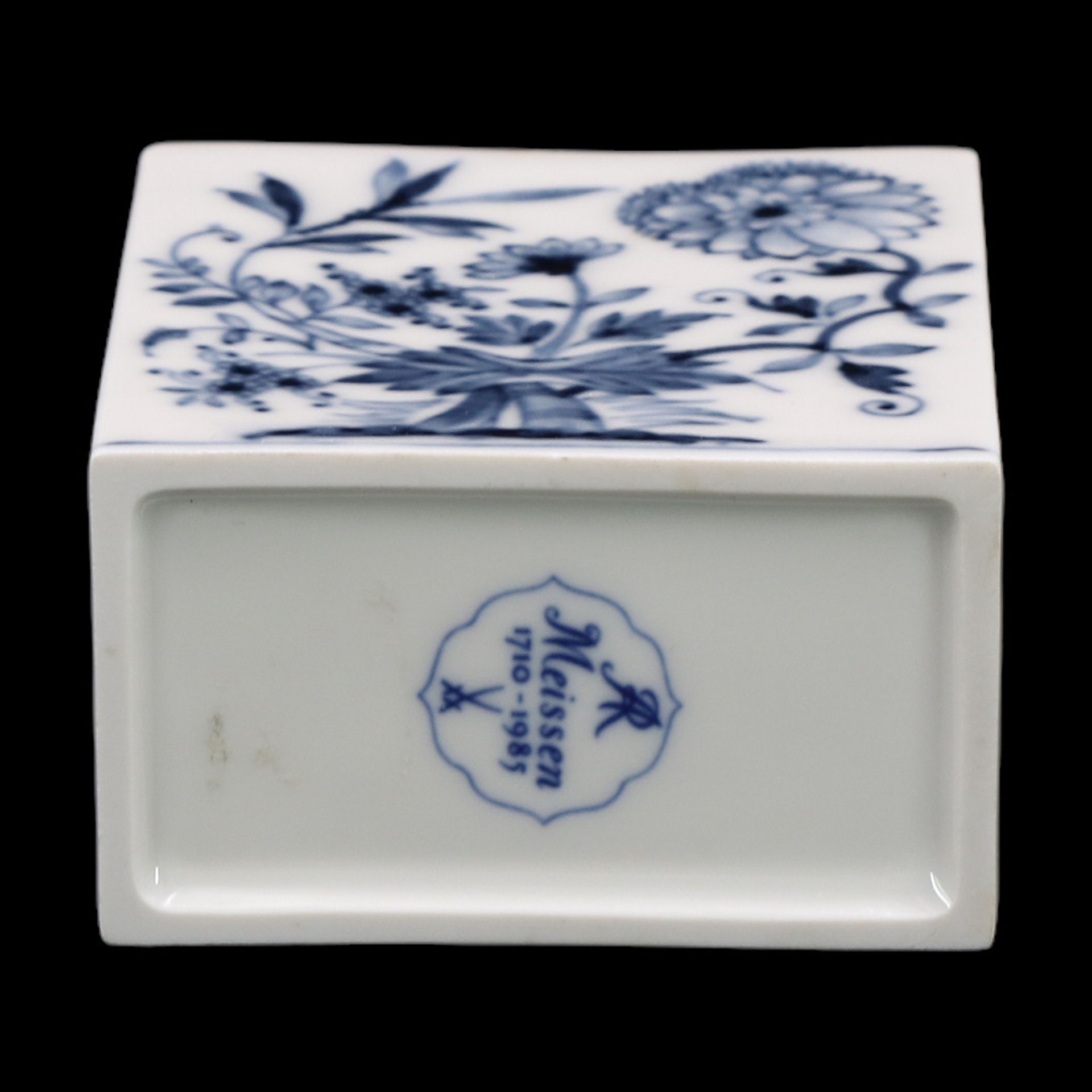 Meissen tea caddy with onion pattern, 1985 - Image 4 of 4