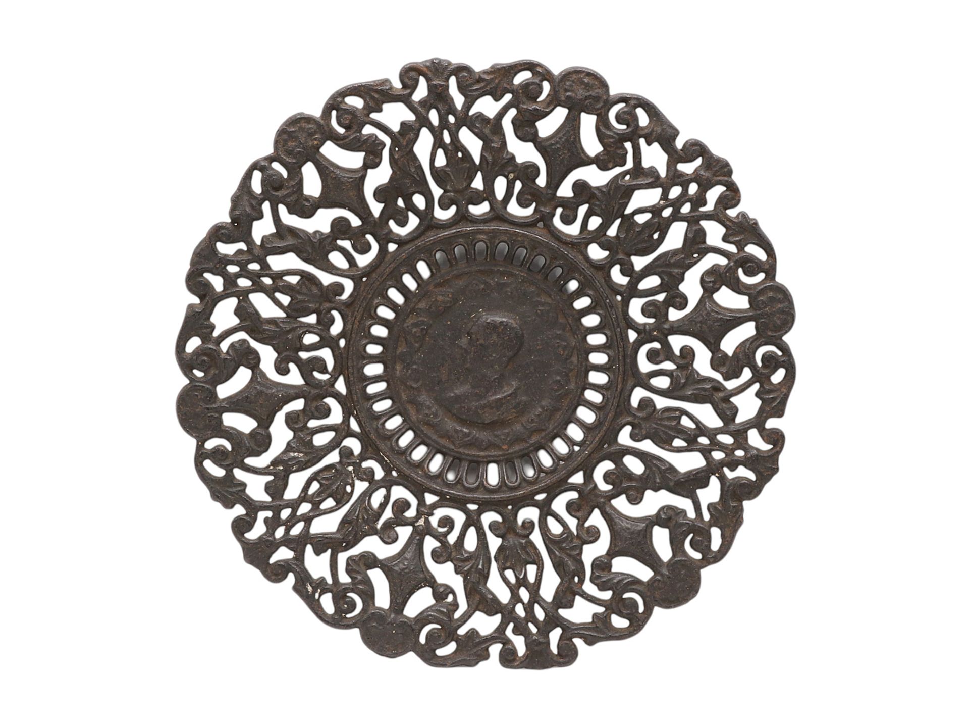 Partie von zehn Tellern bzw. Plaketten, deutsche oder österreich-ungarische Eisengießerei - Bild 4 aus 7