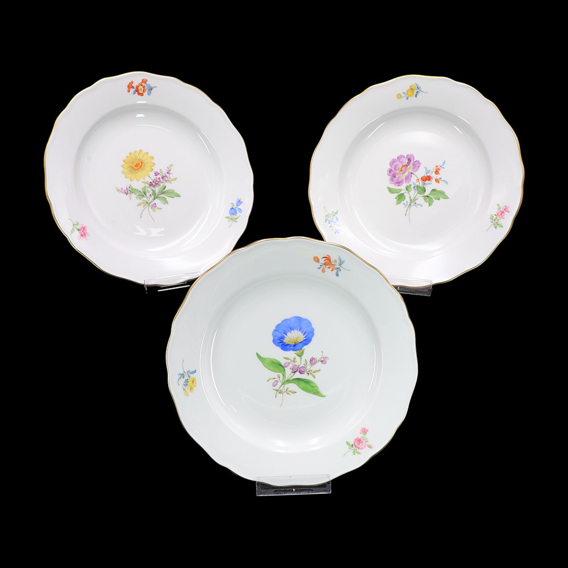 Six Meissen dessert/cake plates with flower painting   - Image 3 of 4