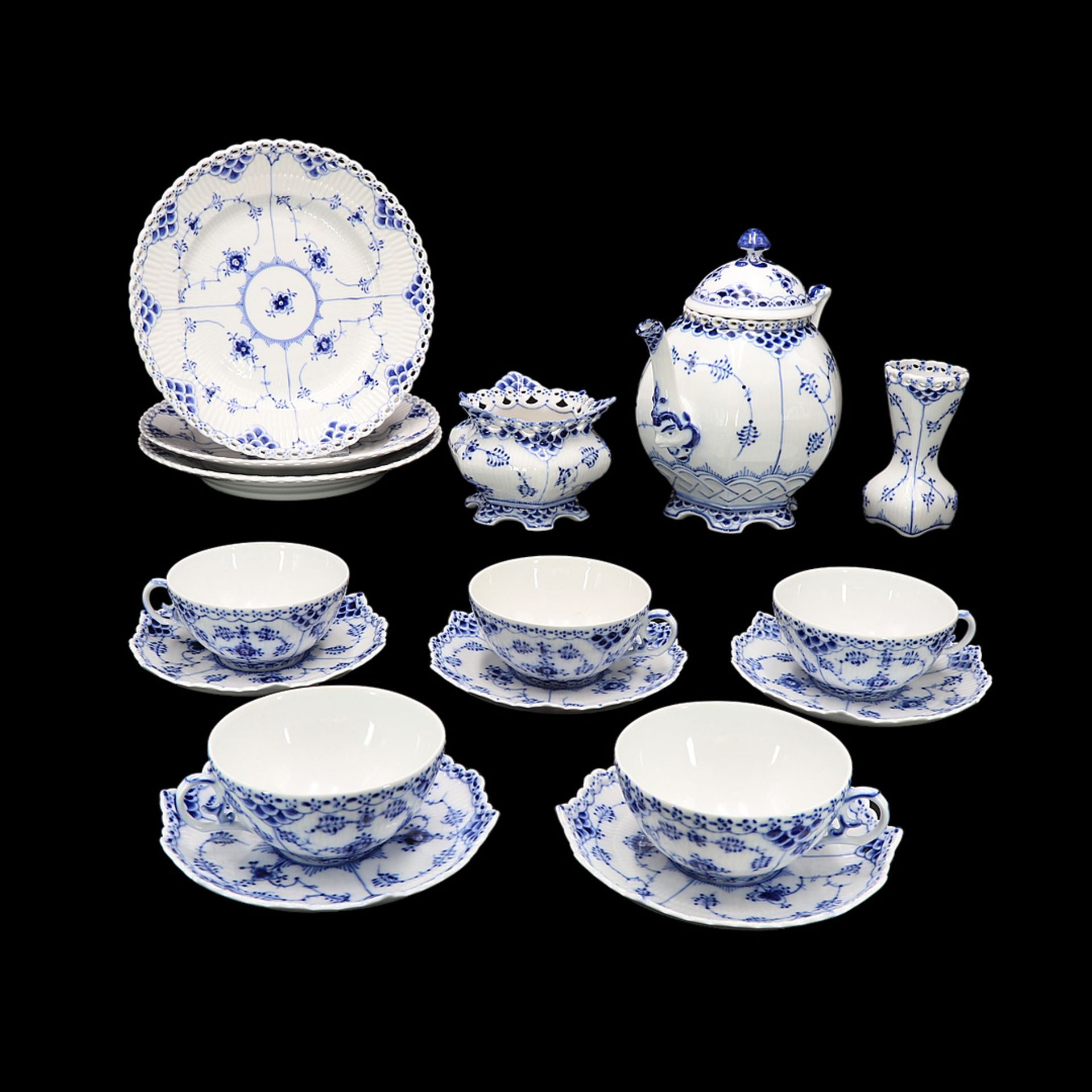 Royal Copenhagen tea service for five people Musselmalet  