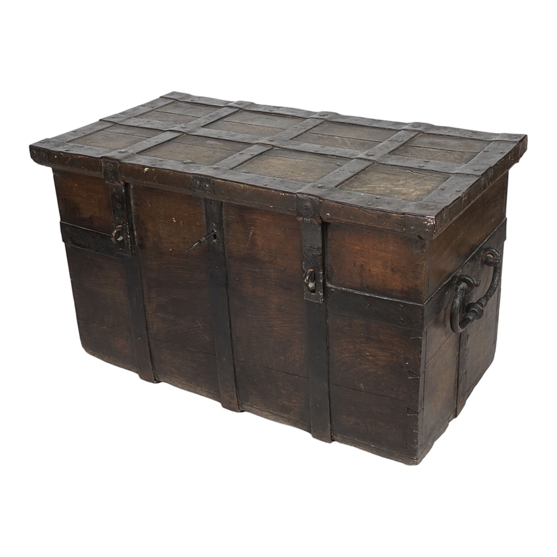 Heavy travel chest, German, oak - Image 2 of 5