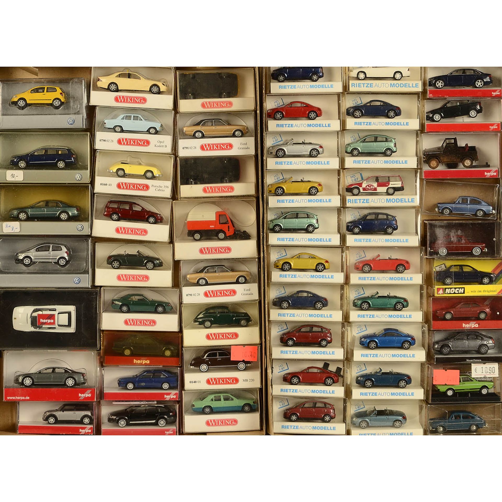 Large Collection of 1:87 Scale Model Cars and Transporters - Image 3 of 5