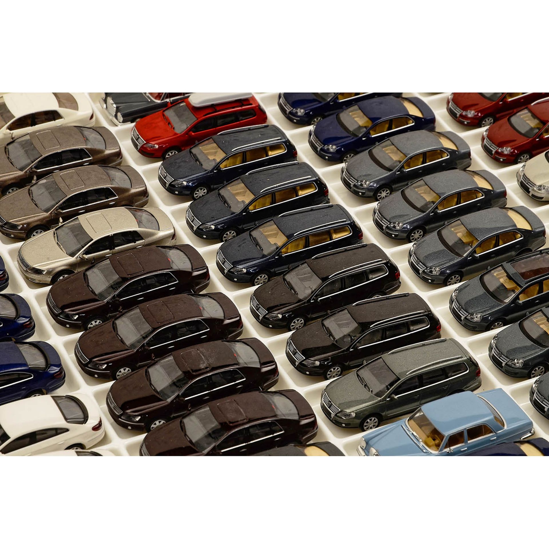 Large Collection of 1:87 Scale Model Cars - Image 5 of 9