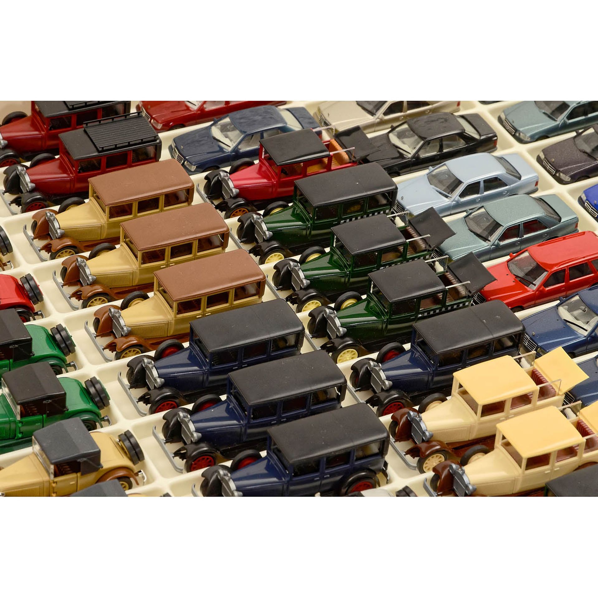 Large Collection of 1:87 Scale Model Cars - Image 2 of 9