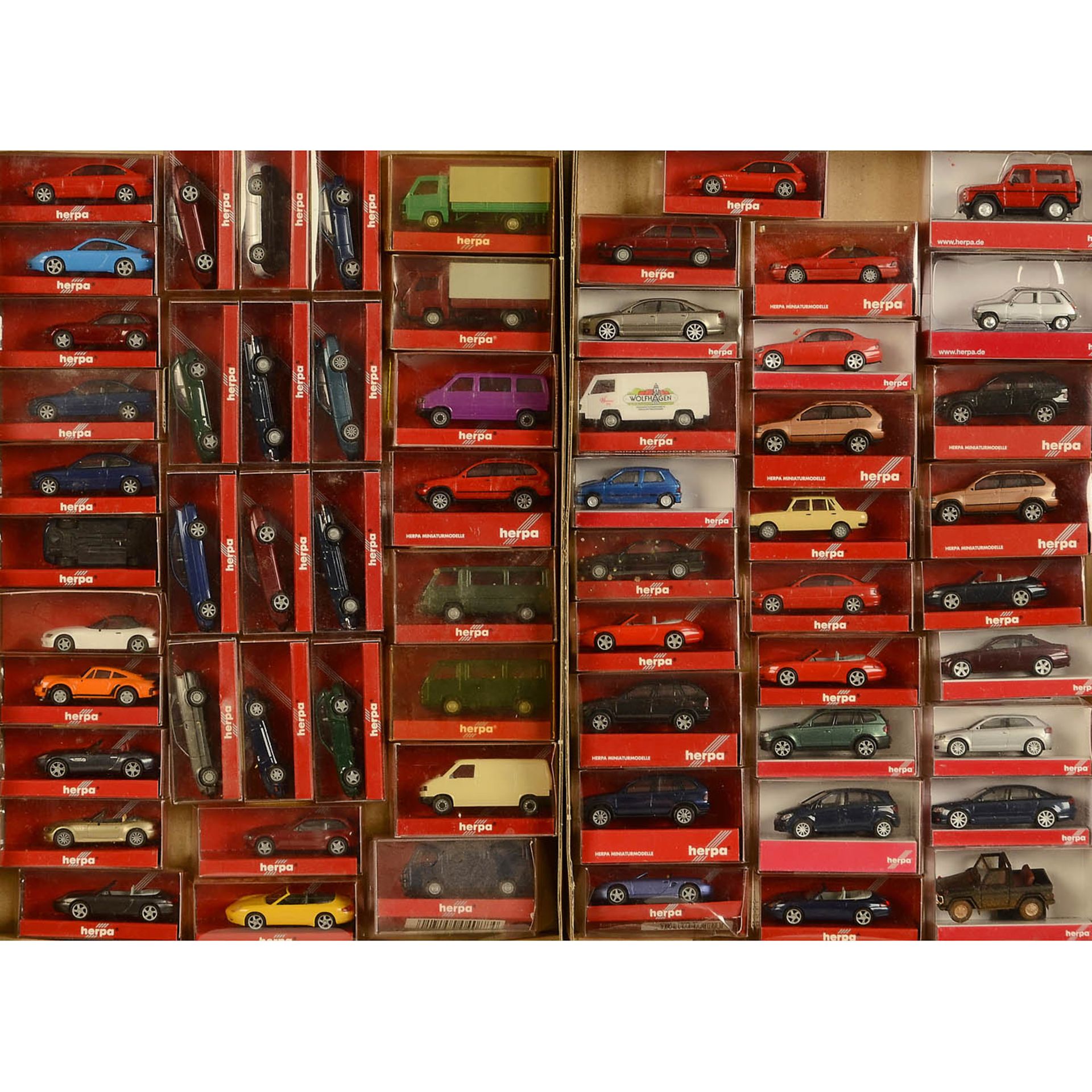Large Collection of 1:87 Scale Model Cars and Transporters - Bild 4 aus 5