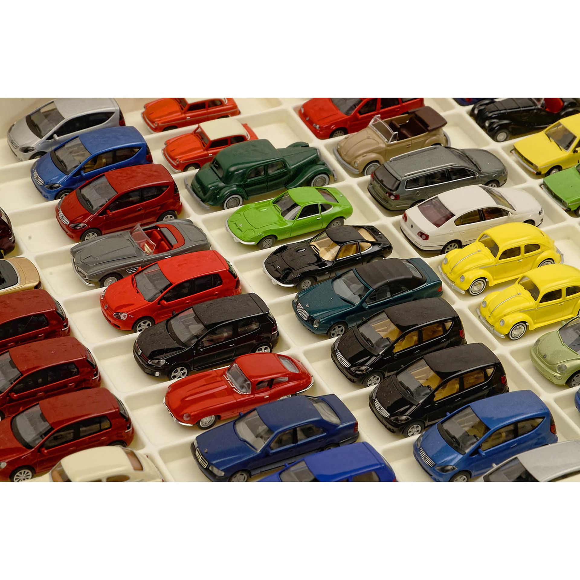 Large Collection of 1:87 Scale Model Cars - Image 8 of 9