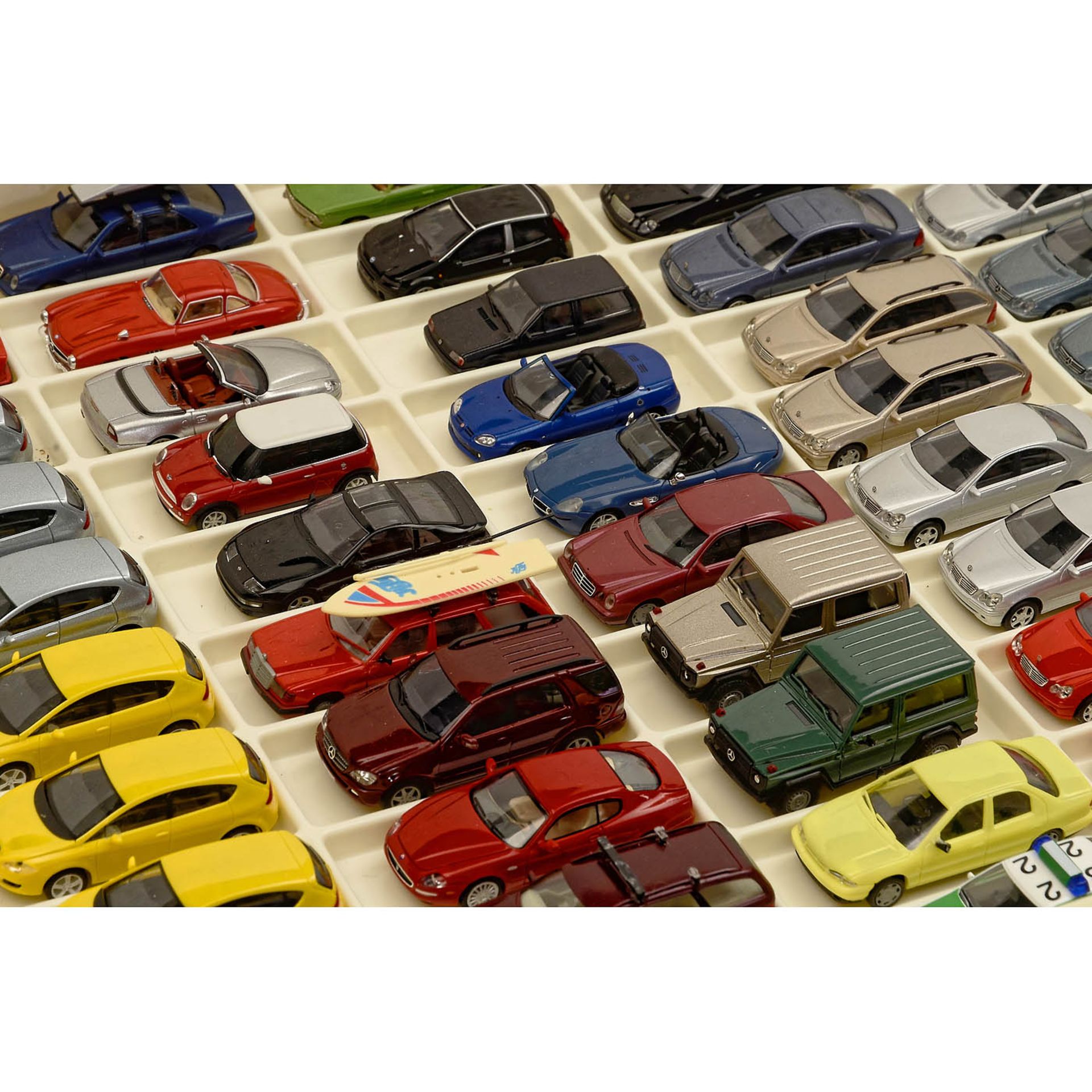 Large Collection of 1:87 Scale Model Cars - Image 9 of 9