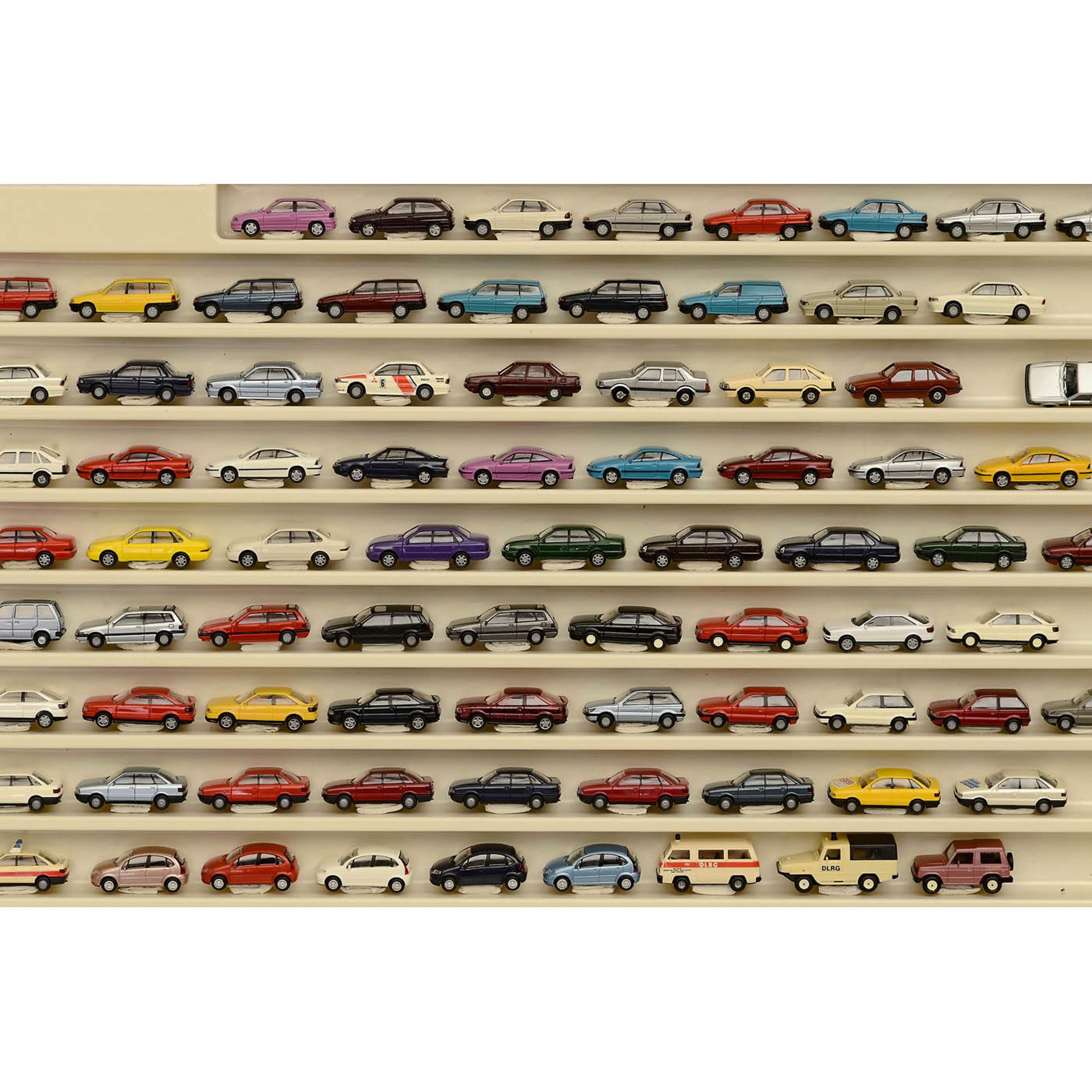 Large Collection of 1:87 Scale Model Cars - Image 4 of 8