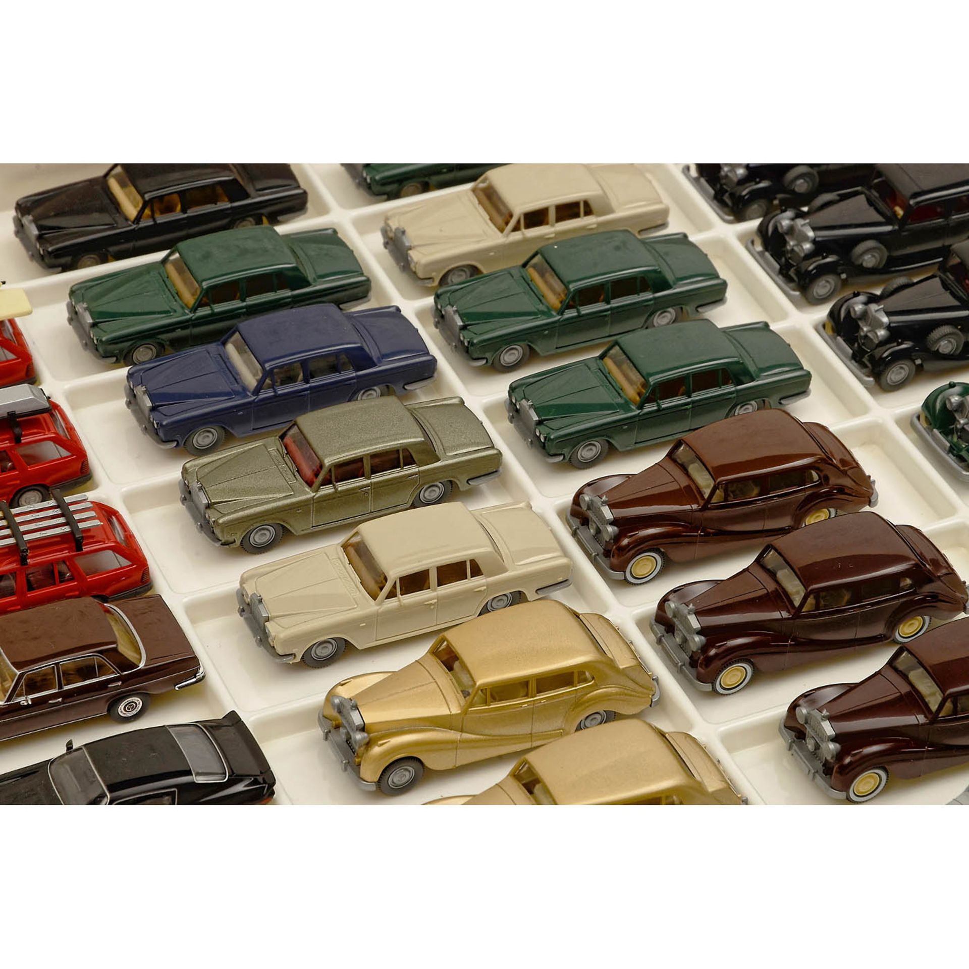 Large Collection of 1:87 Scale Model Cars - Image 3 of 9
