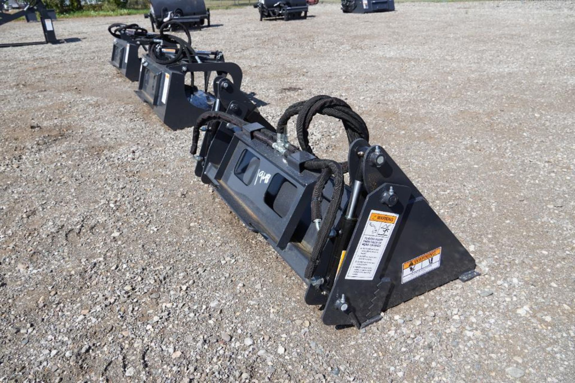 New Mini Skid Steer Wolverine Combination Bucket Attachment - Image 4 of 5