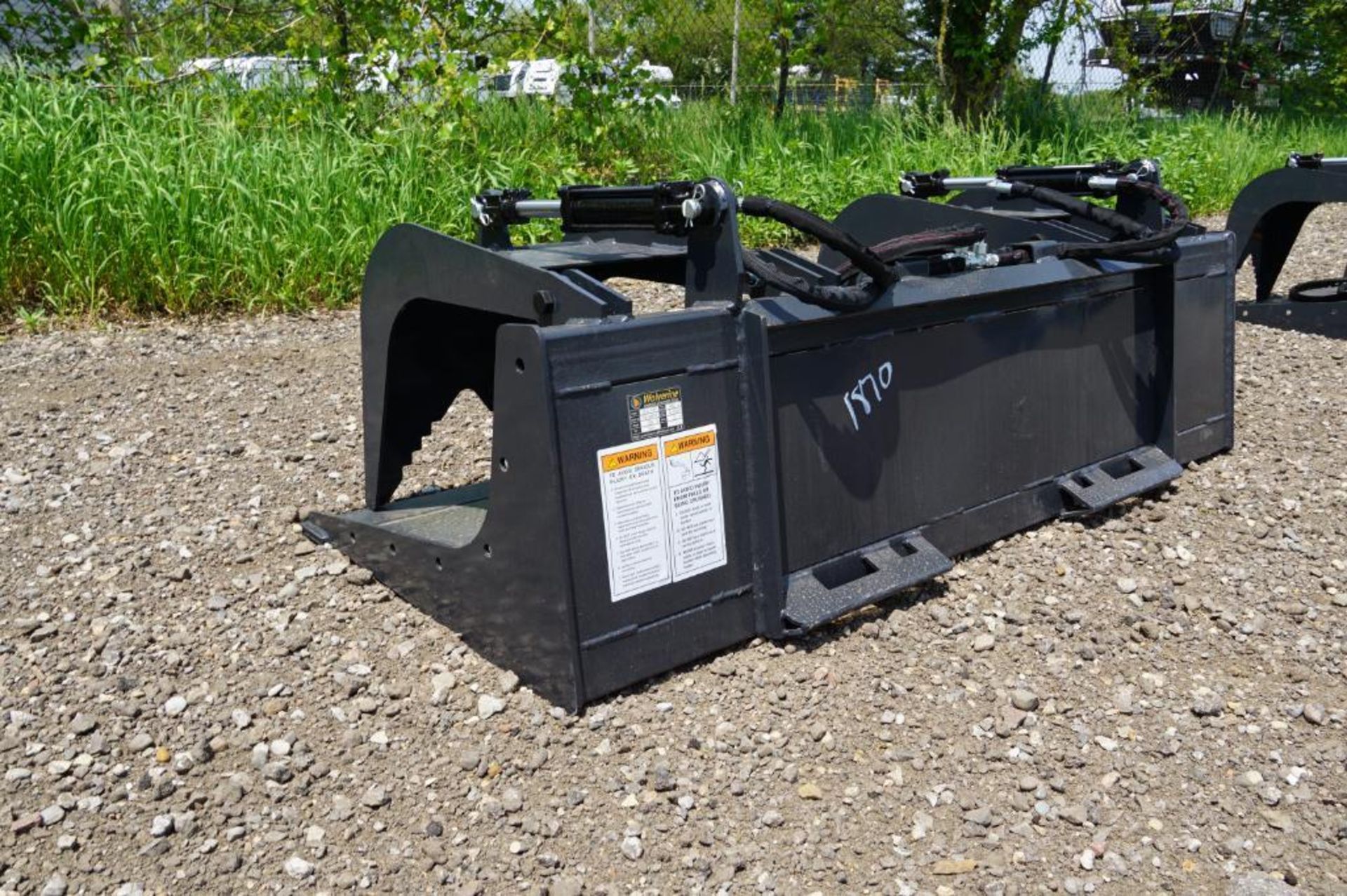 New! 2023 Wolverine Skid Steer Grapple Bucket Attachment - Image 4 of 5