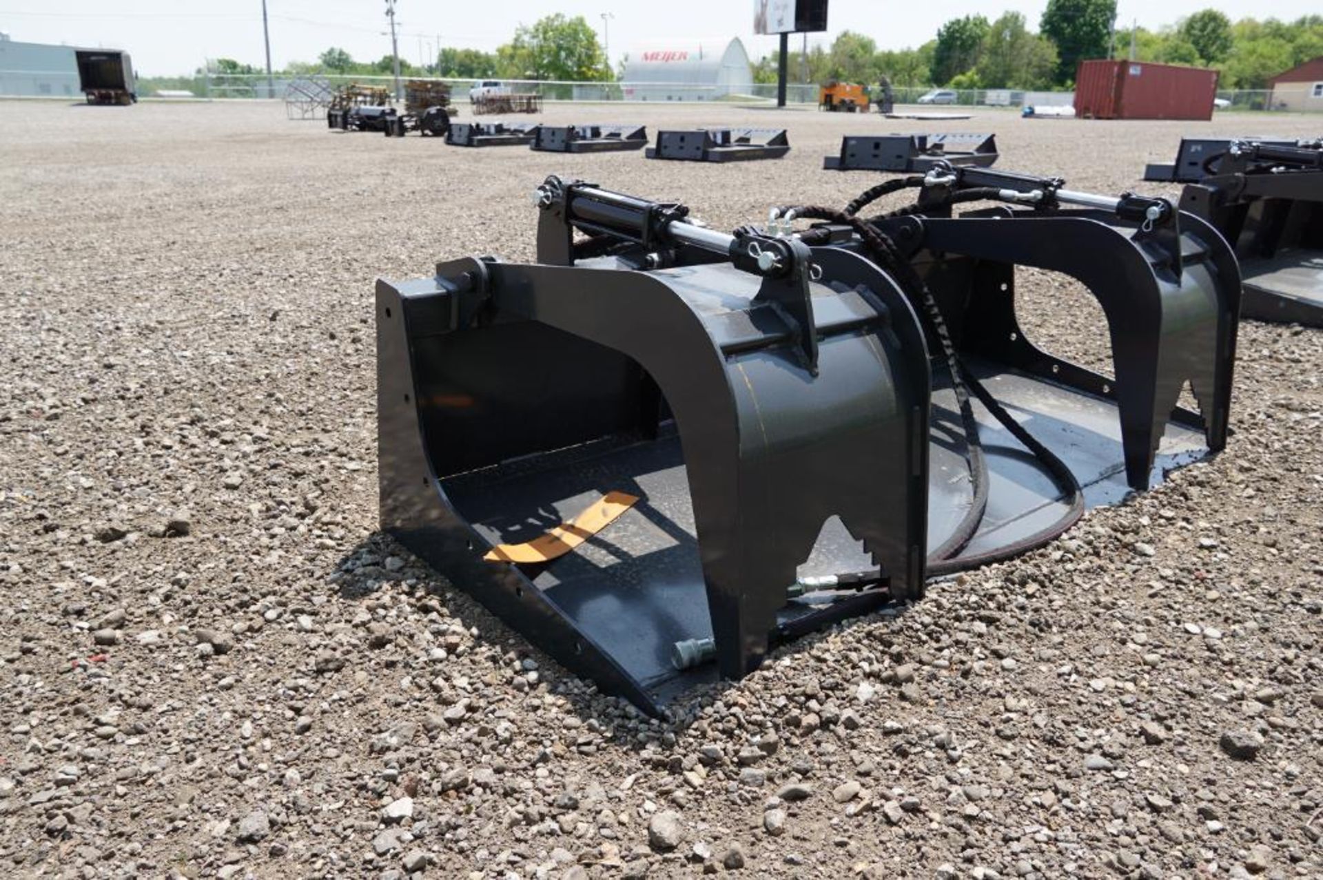 New! 2023 Wolverine Skid Steer Grapple Bucket Attachment - Image 2 of 6