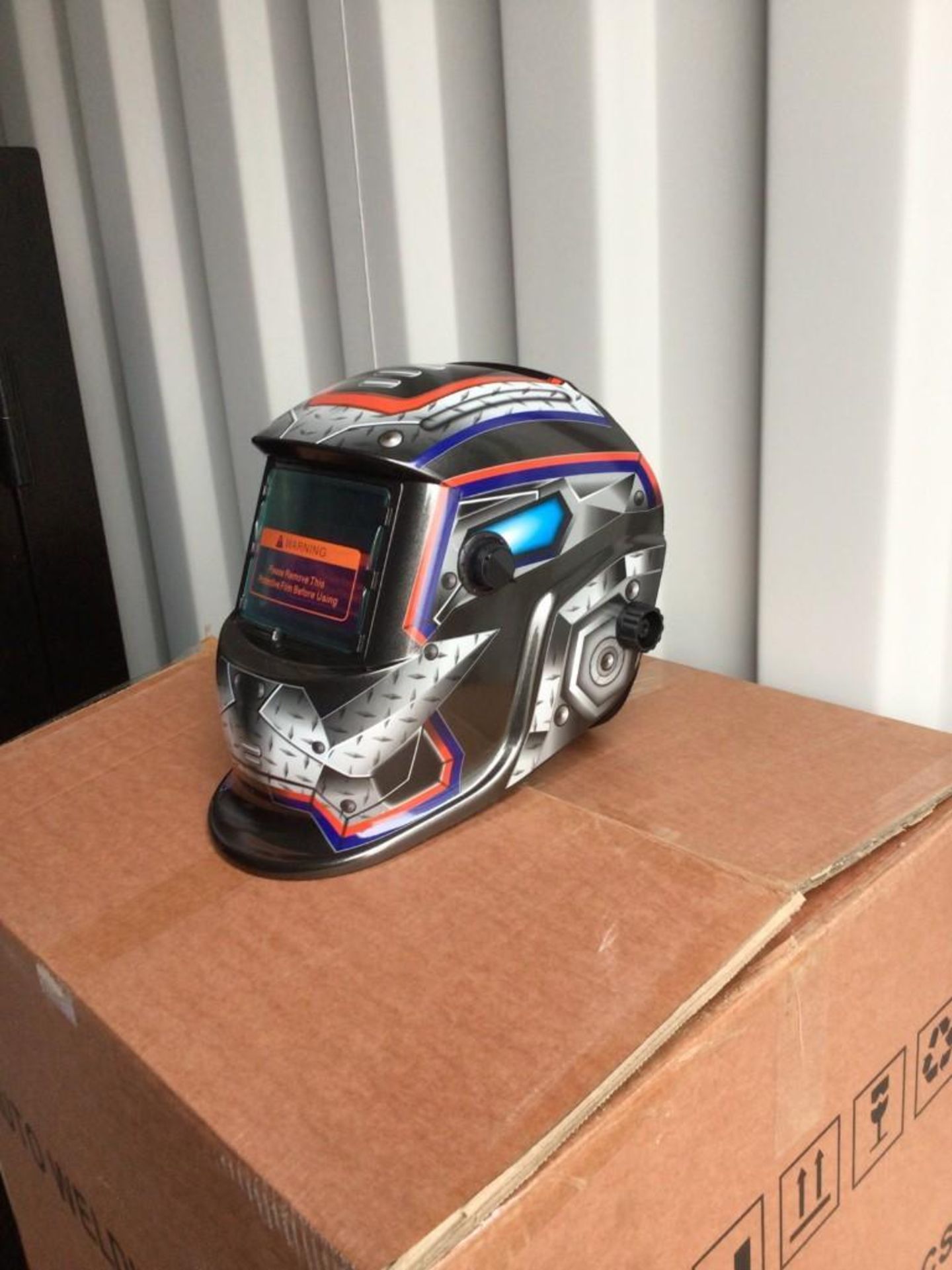 New Auto Darkening Welding Helmet