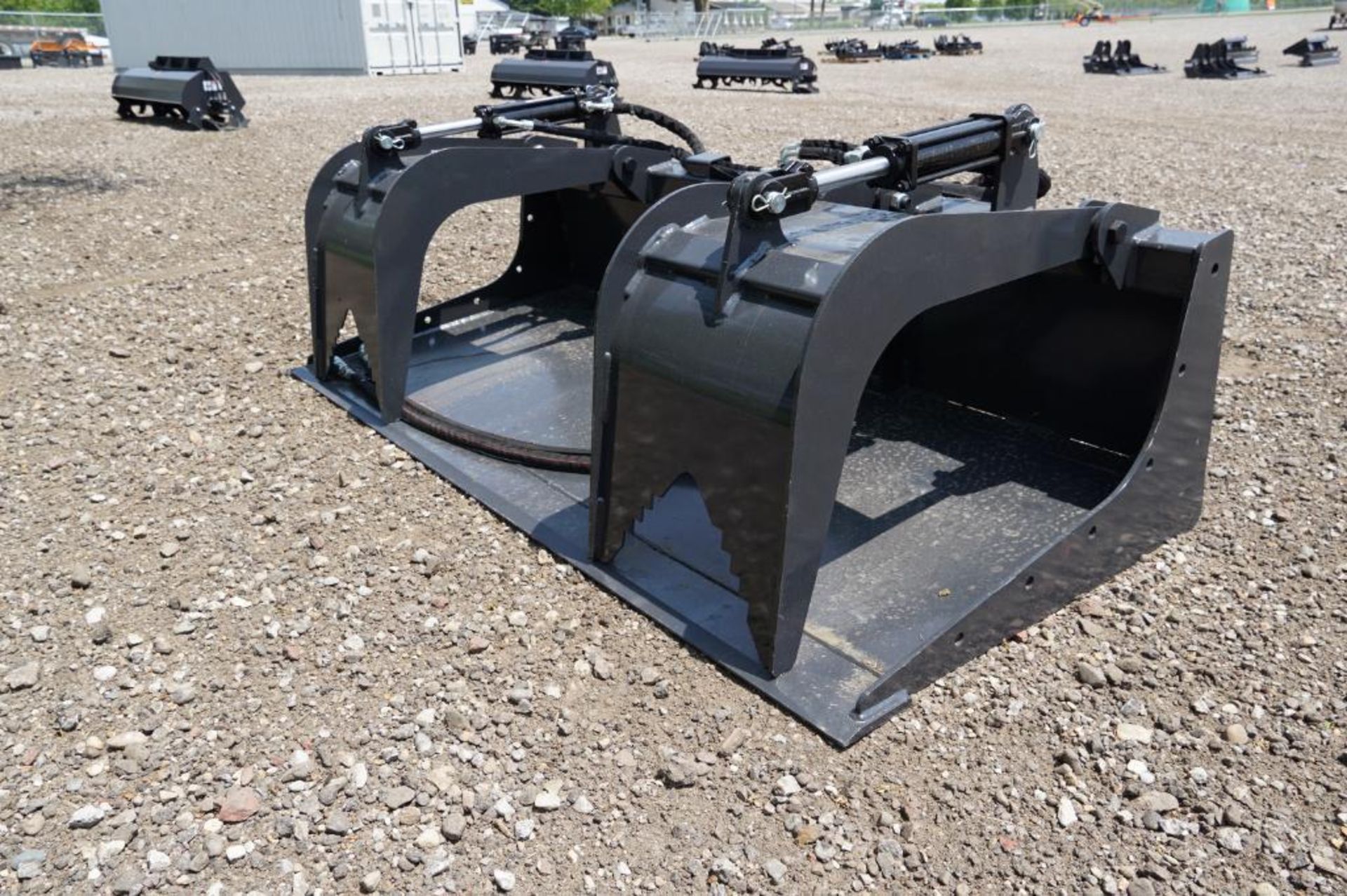 New! 2023 Wolverine Skid Steer Grapple Bucket Attachment