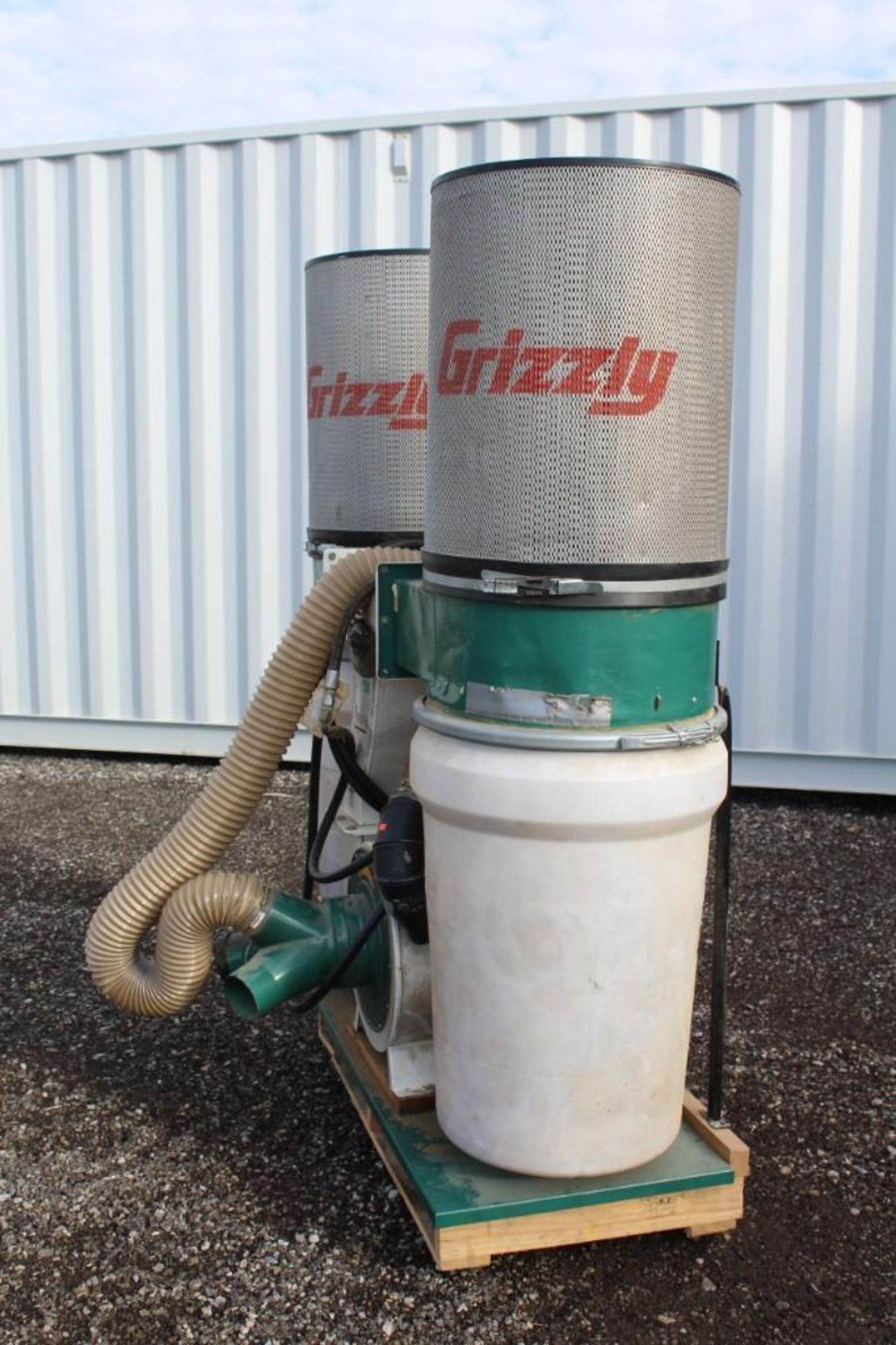 Grizzly Dust Collector - Image 2 of 5