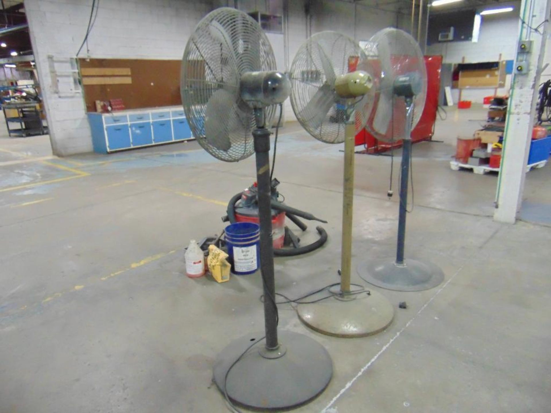 3 Pedestal Fans - Image 2 of 4