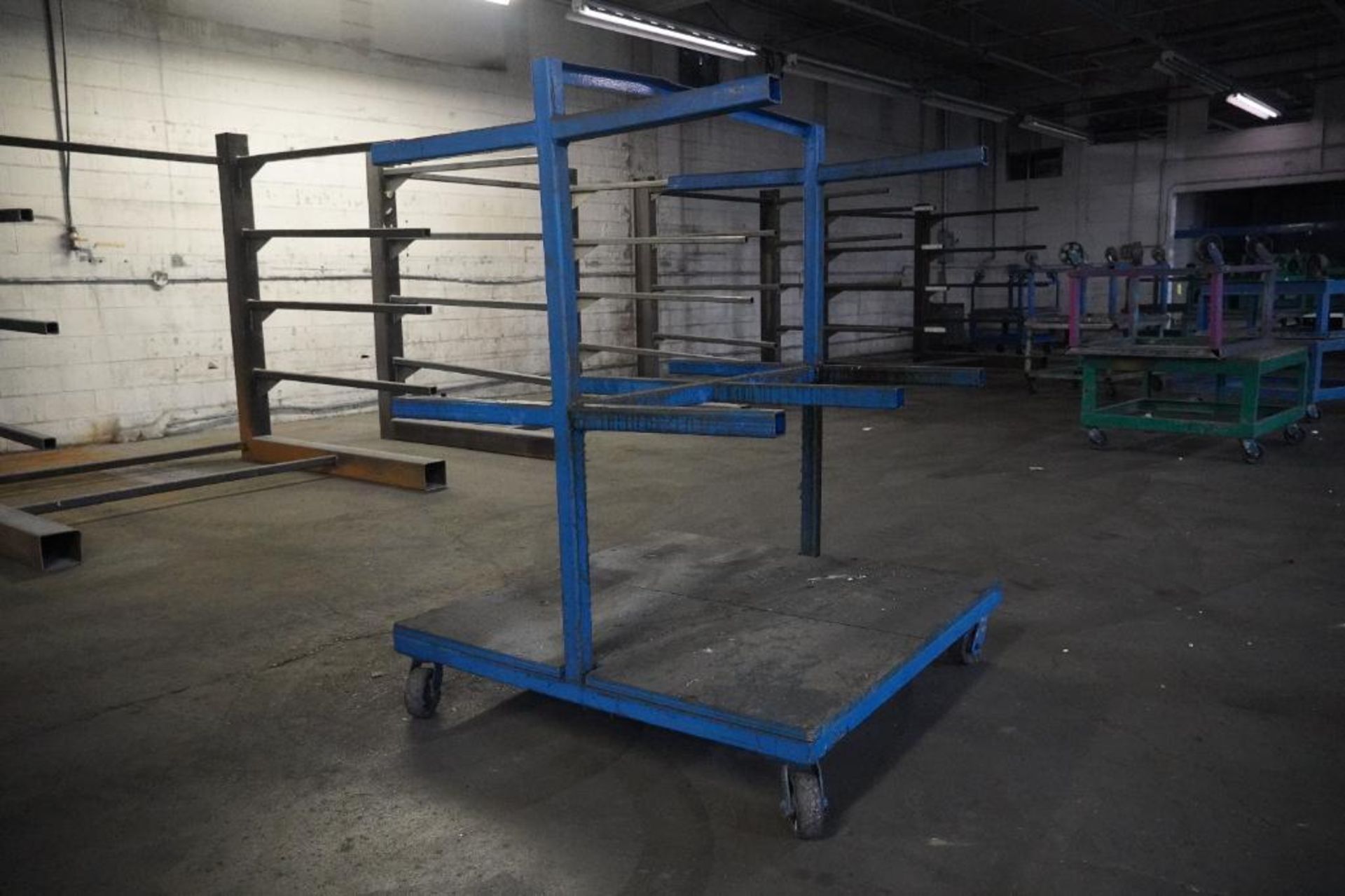 2 Sided Rolling Rack - Image 3 of 4