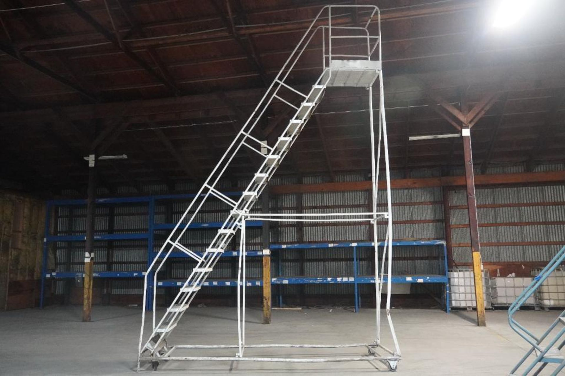 16 Step Safety Ladder - Image 2 of 7