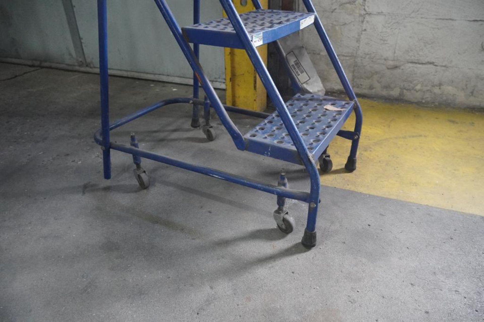 3 Step Rolling Safety Ladder - Image 4 of 4