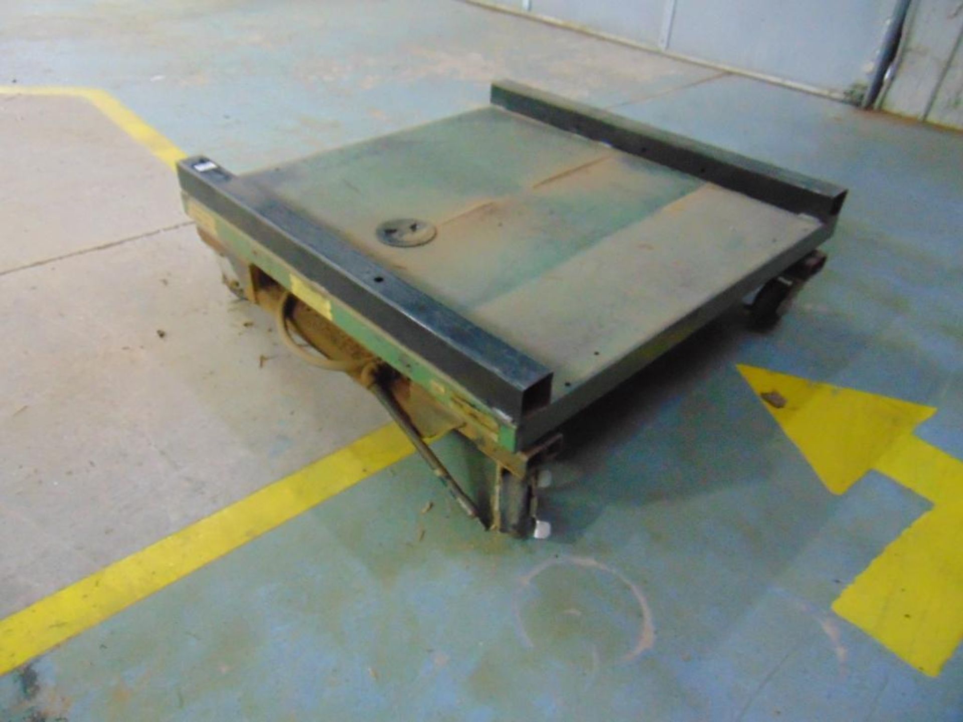 Lift Table - Image 2 of 4