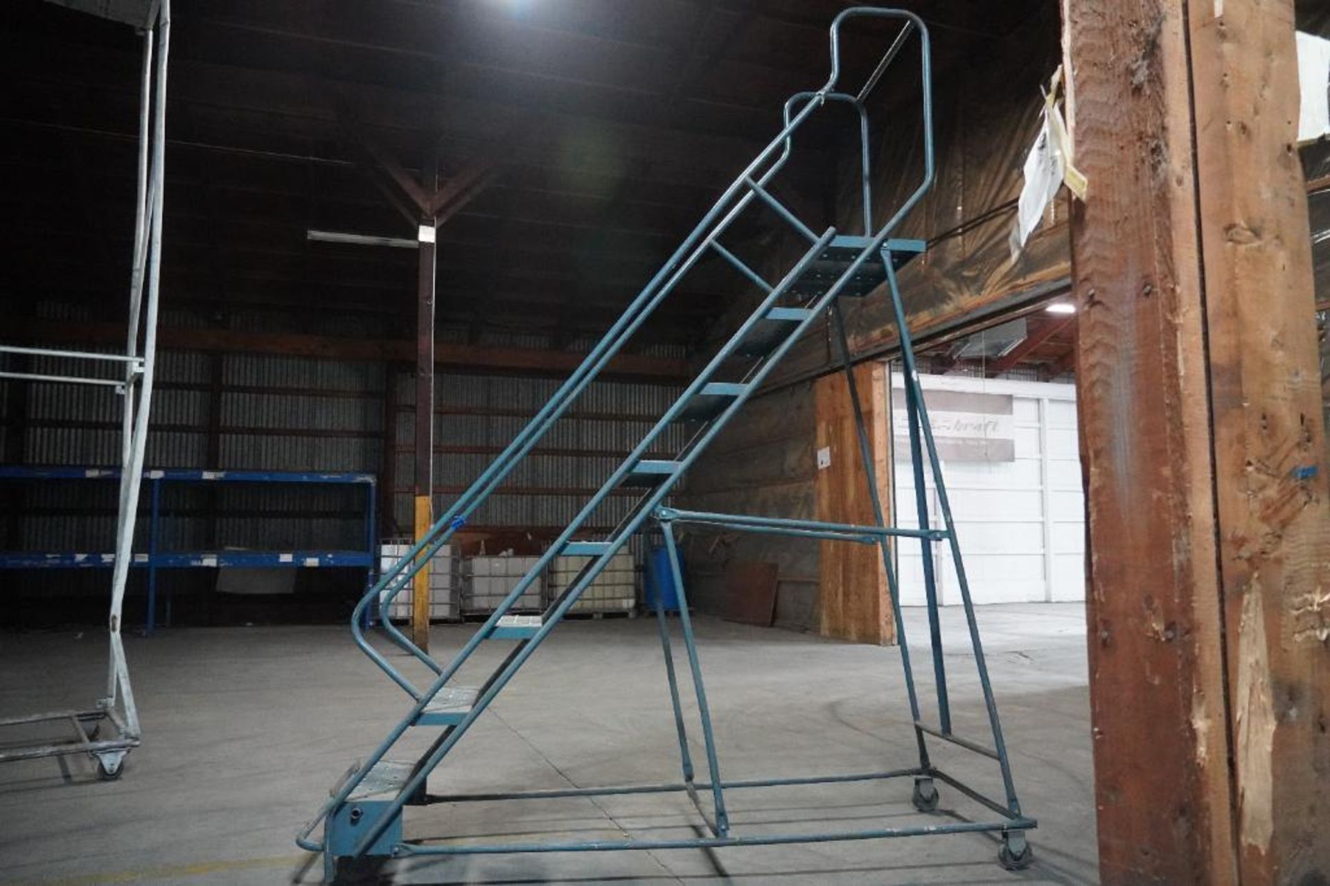 8 Step Safety Ladder - Image 7 of 7