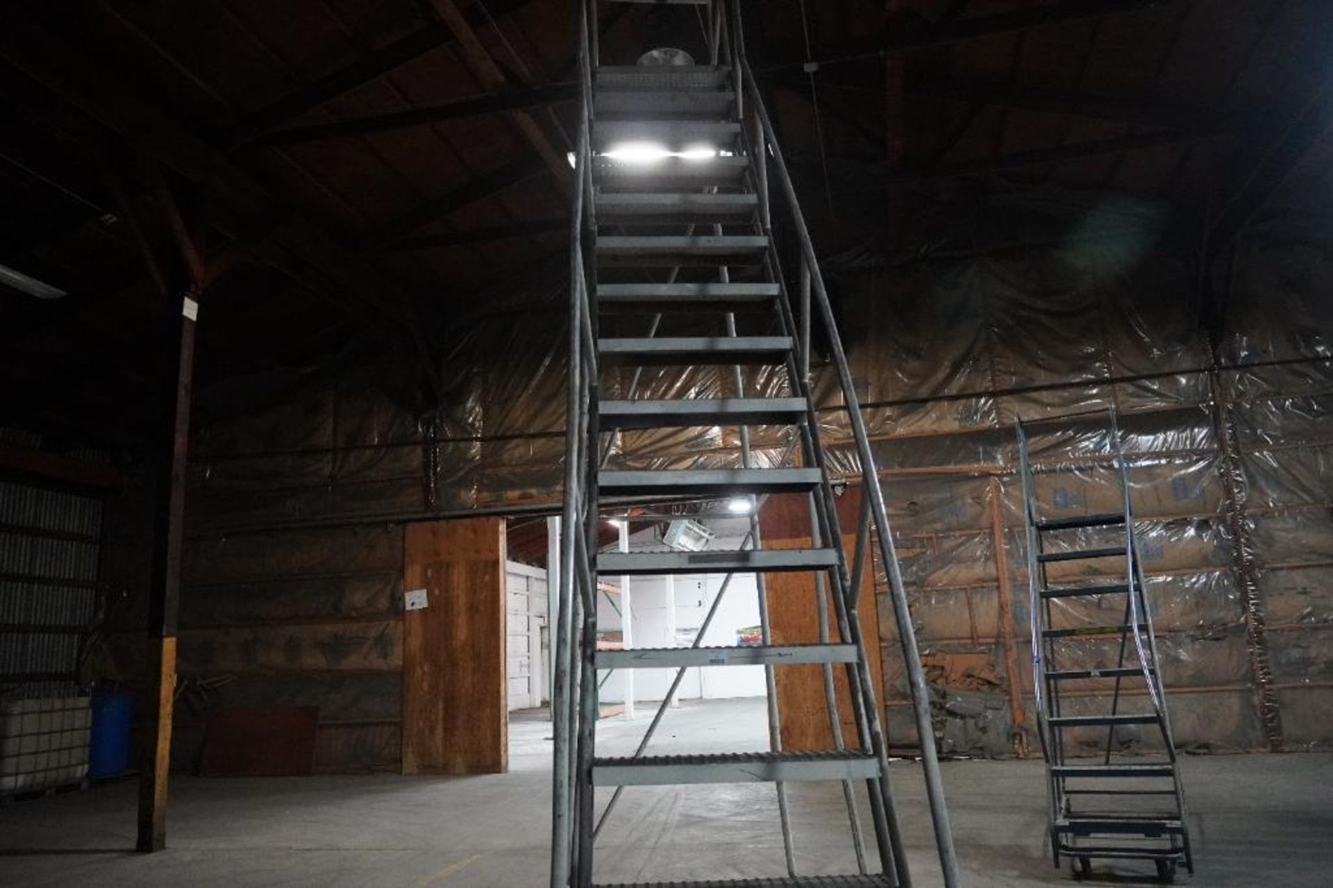 16 Step Safety Ladder - Image 7 of 7