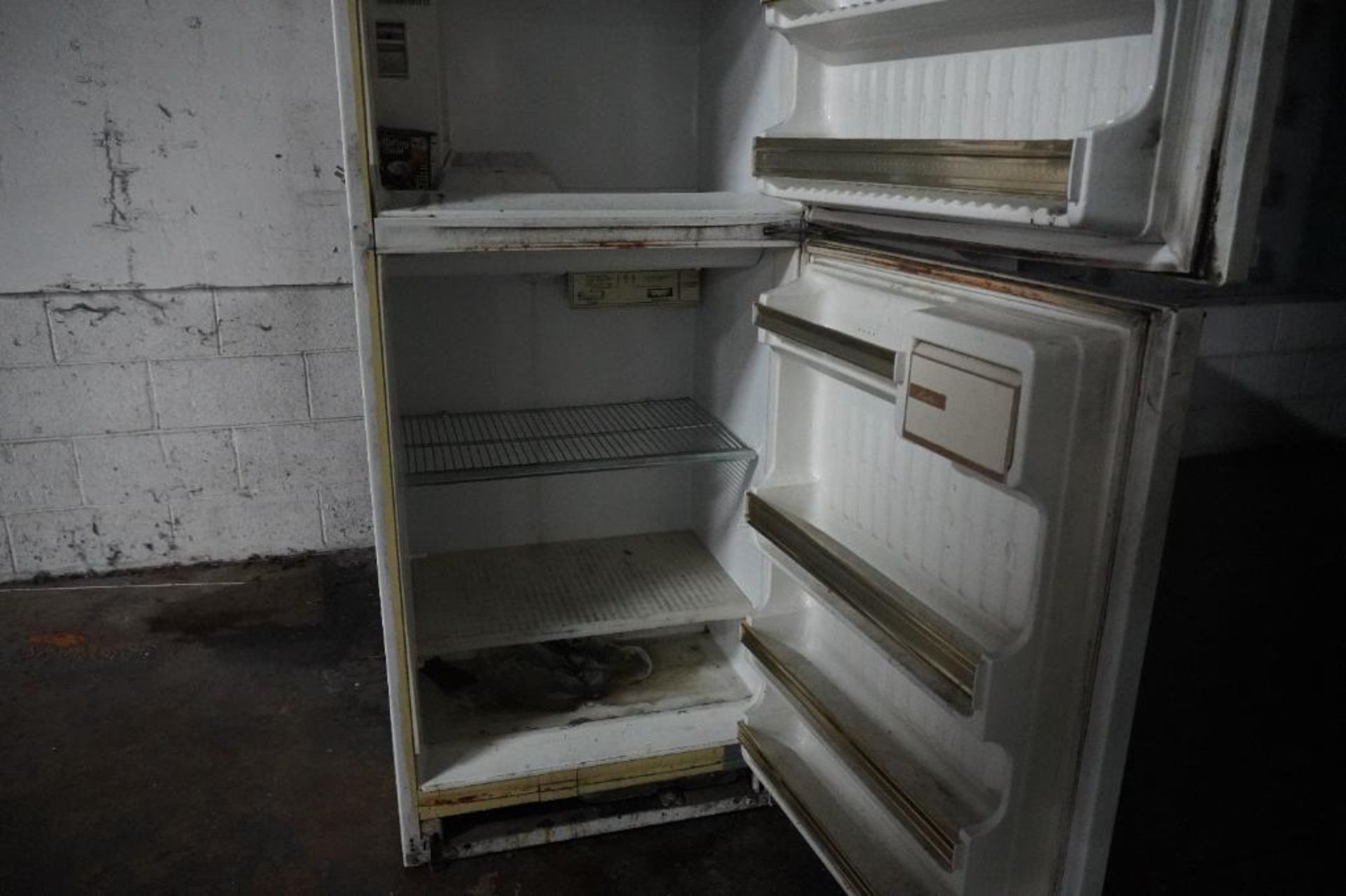 Refrigerator - Image 5 of 5