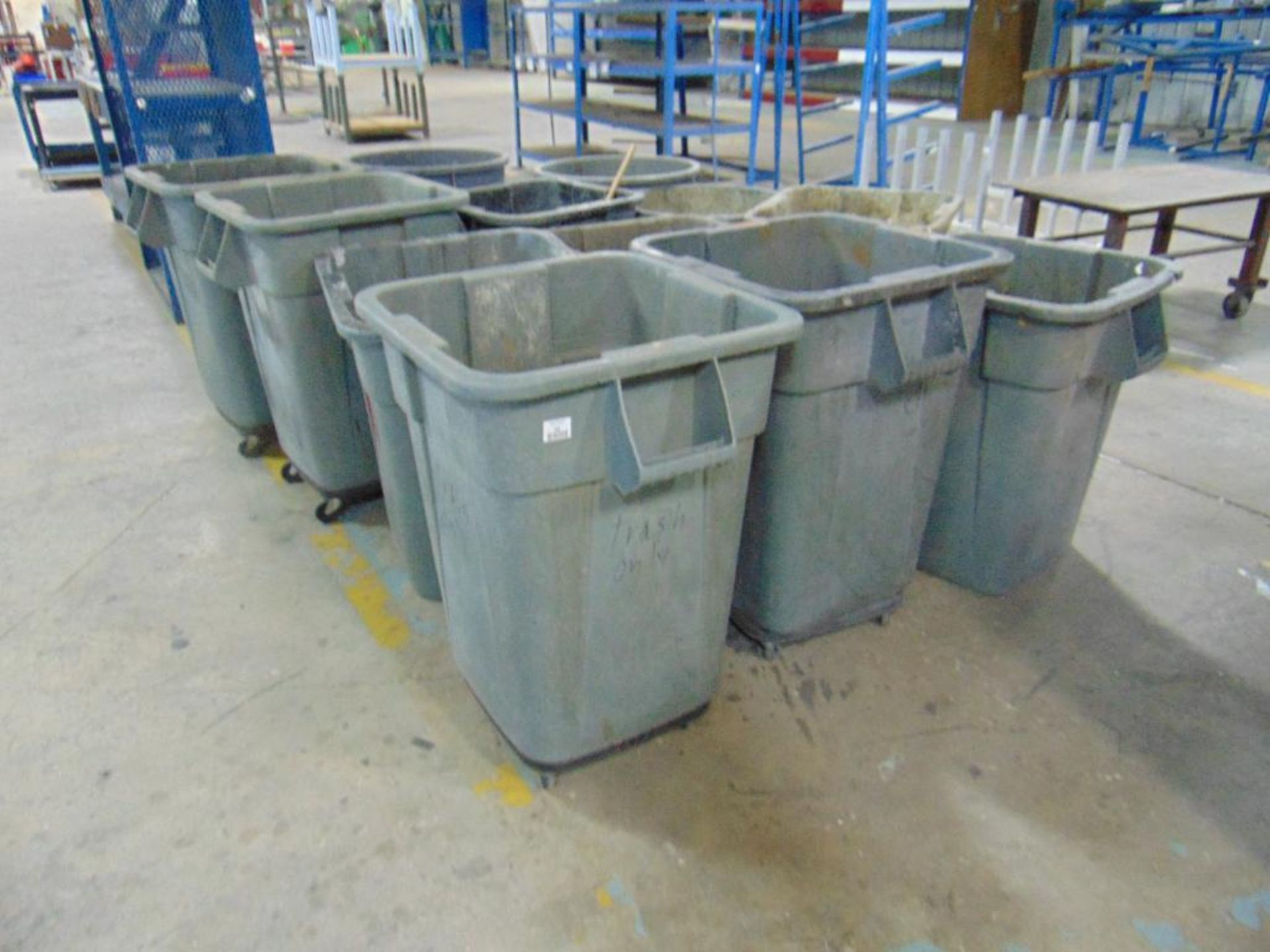 Lot of Trash Cans - Image 4 of 4