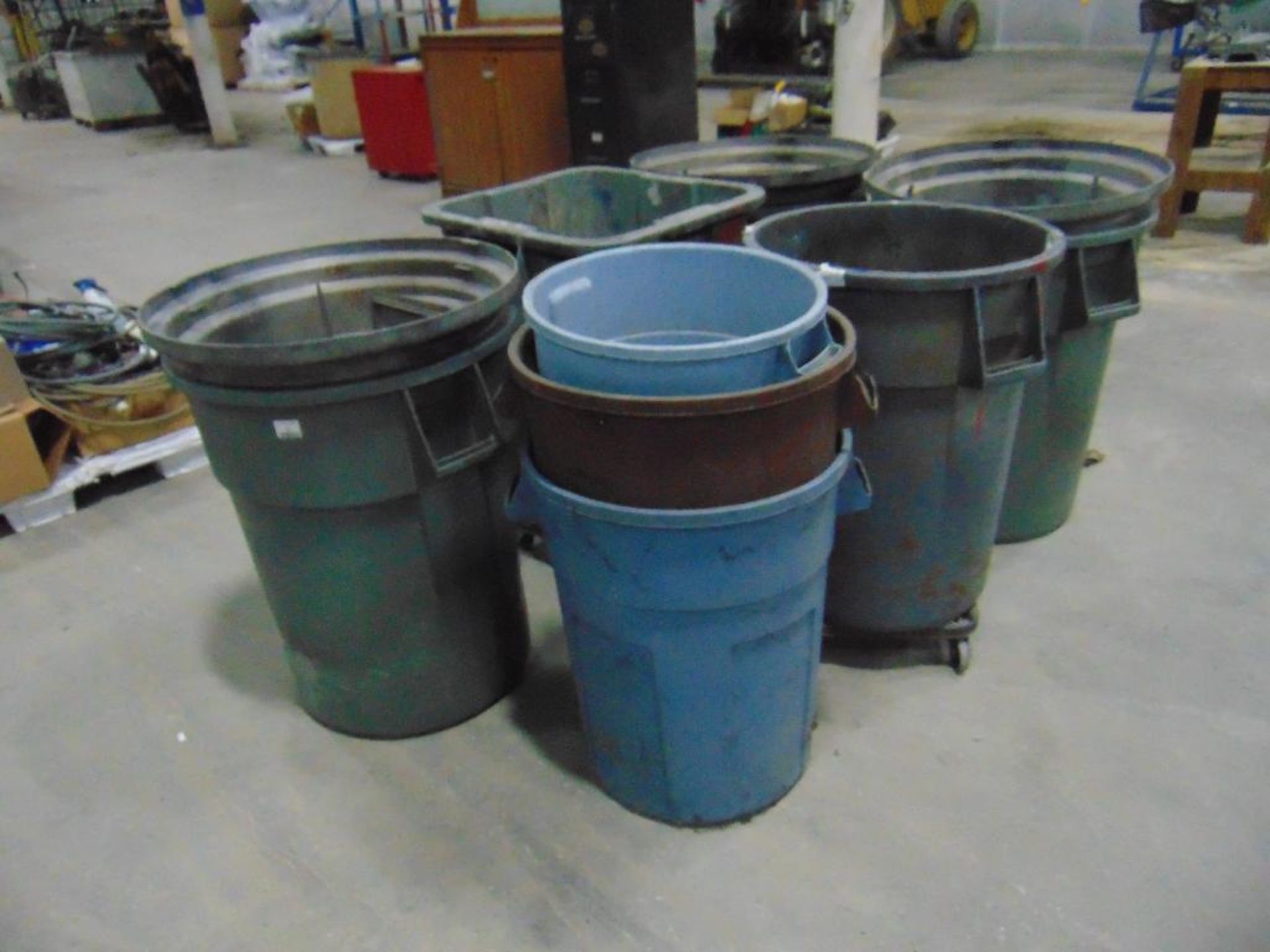 Lot of Trash Cans* - Image 2 of 4