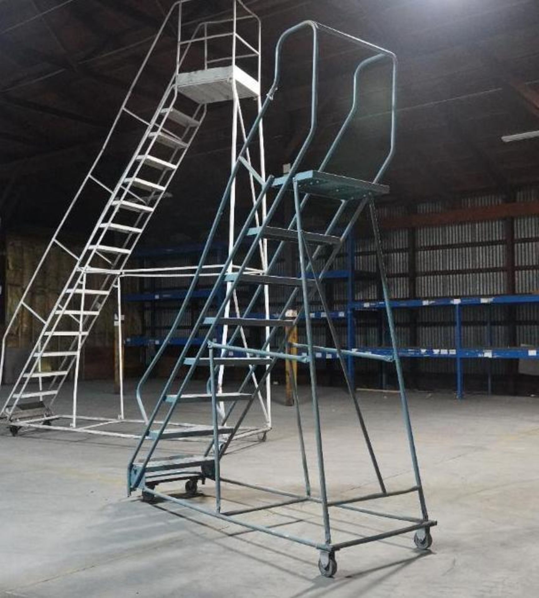 8 Step Safety Ladder - Image 2 of 7