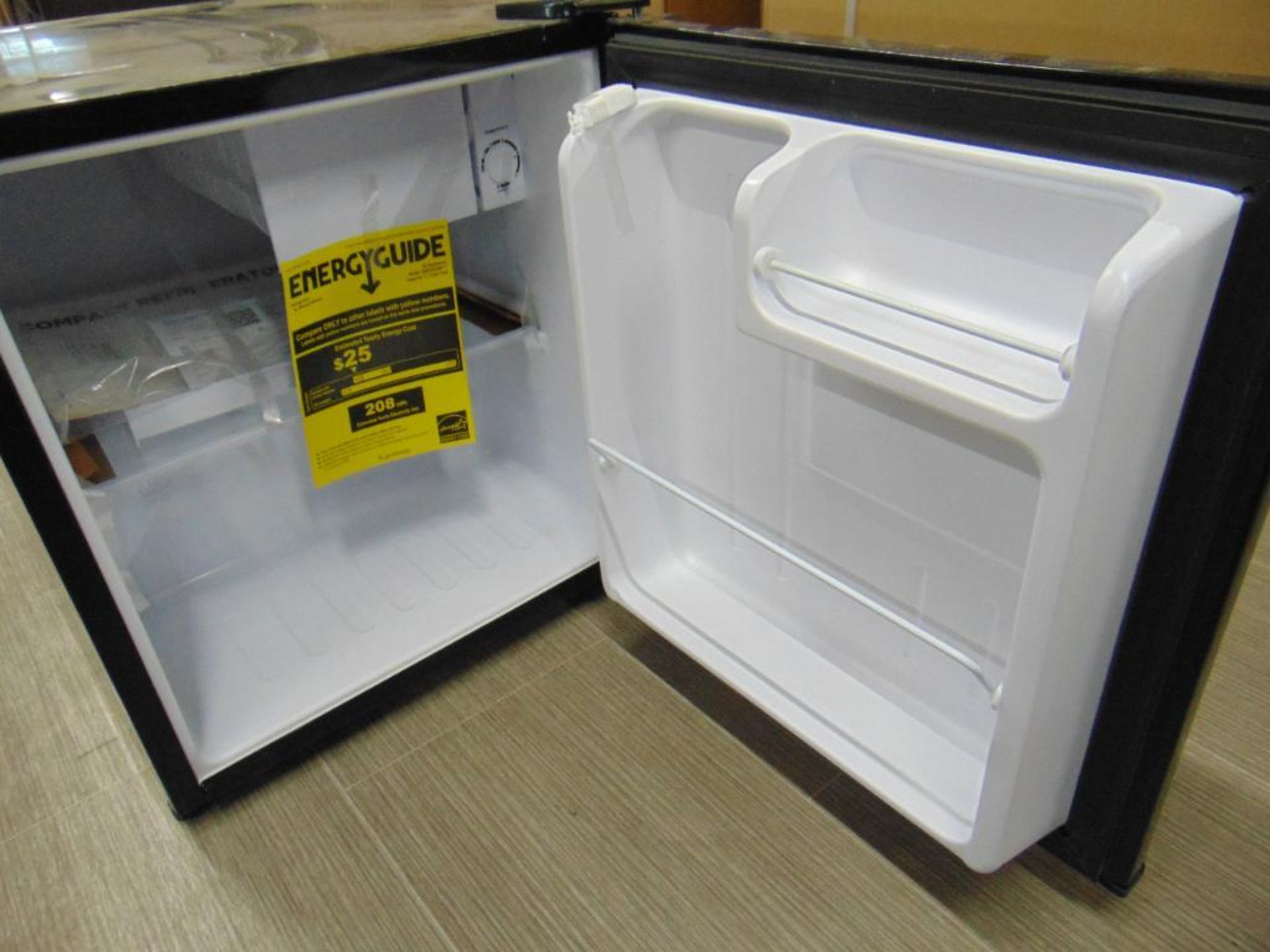 Hotpoint Mini Fridge - Image 5 of 5