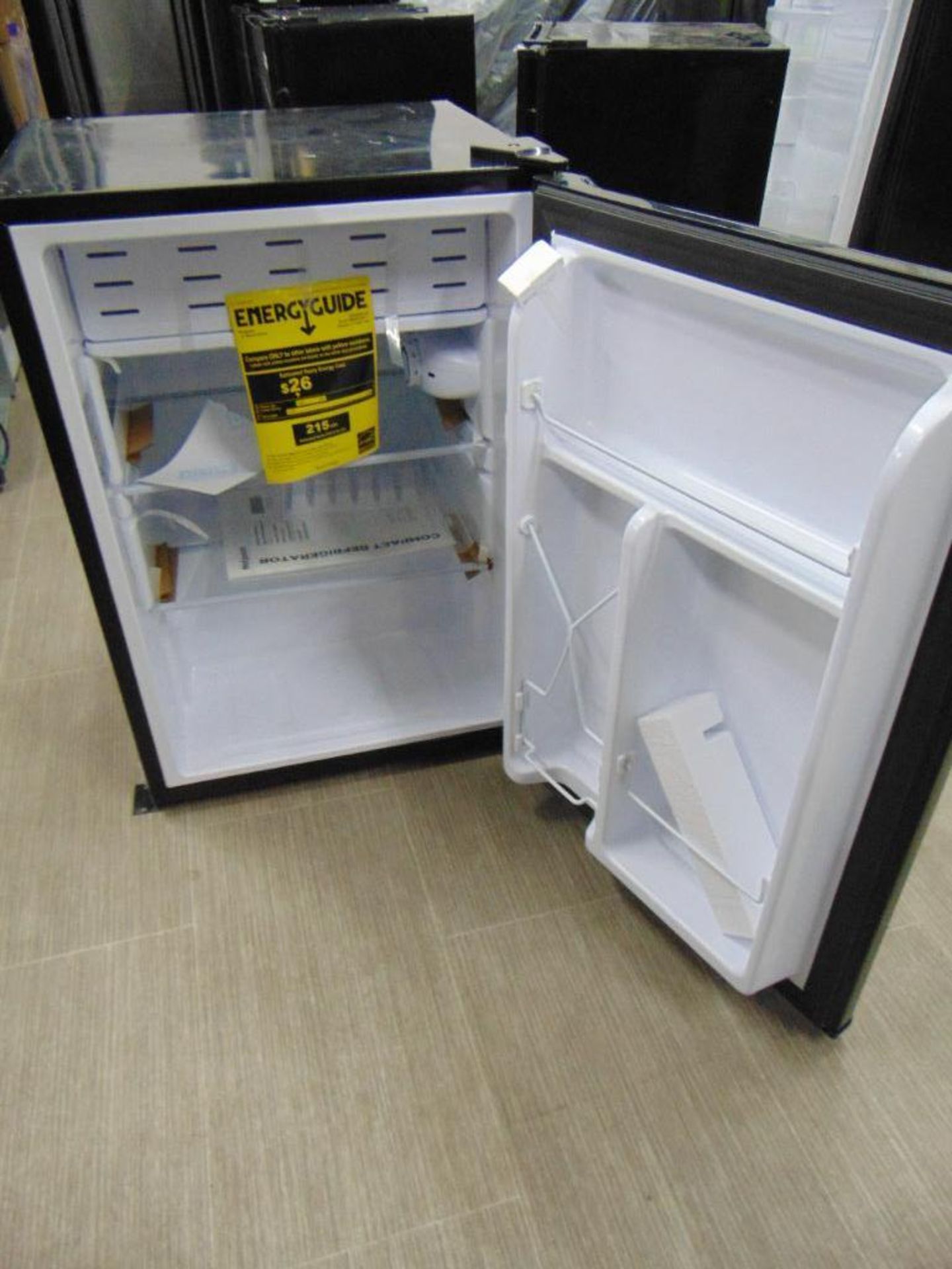 Hotpoint Mini Fridge - Image 5 of 6