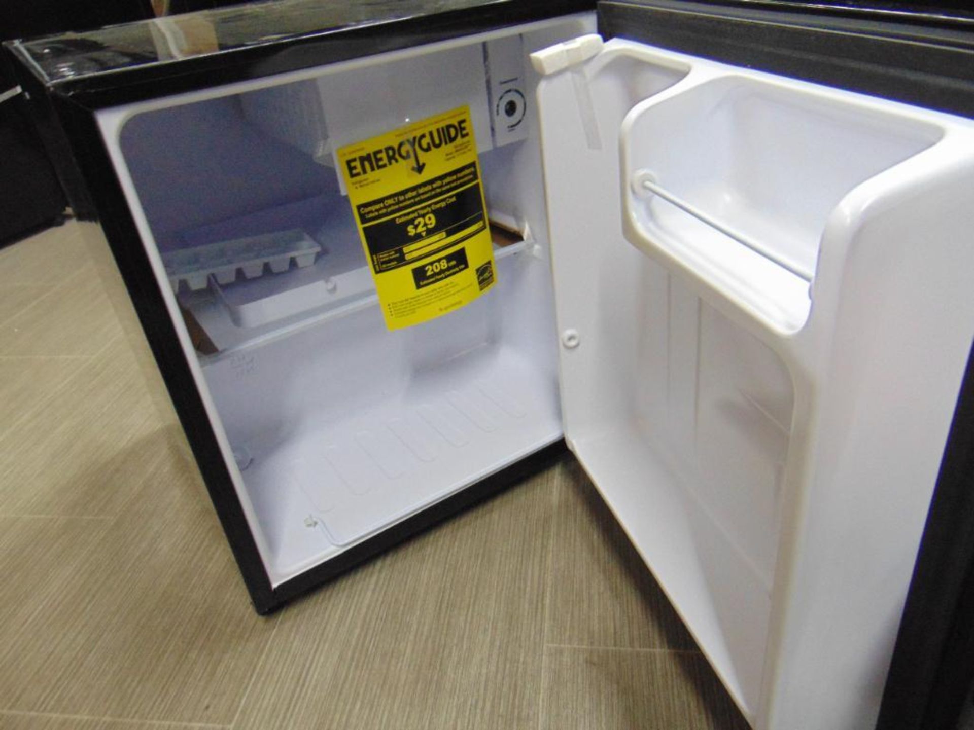 Hotpoint Mini Fridge - Image 5 of 6