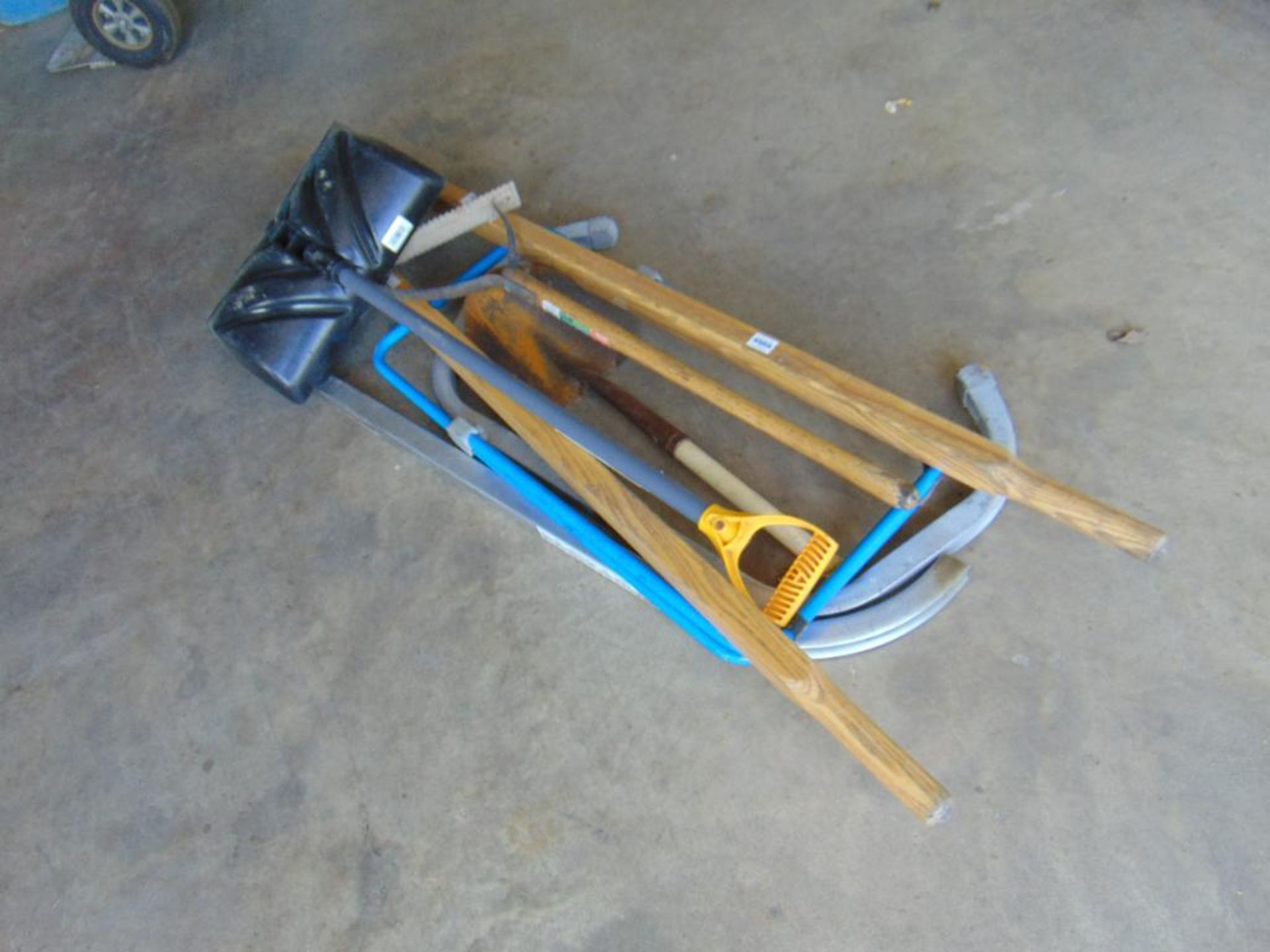 Lot of Handled Tools - Image 4 of 4
