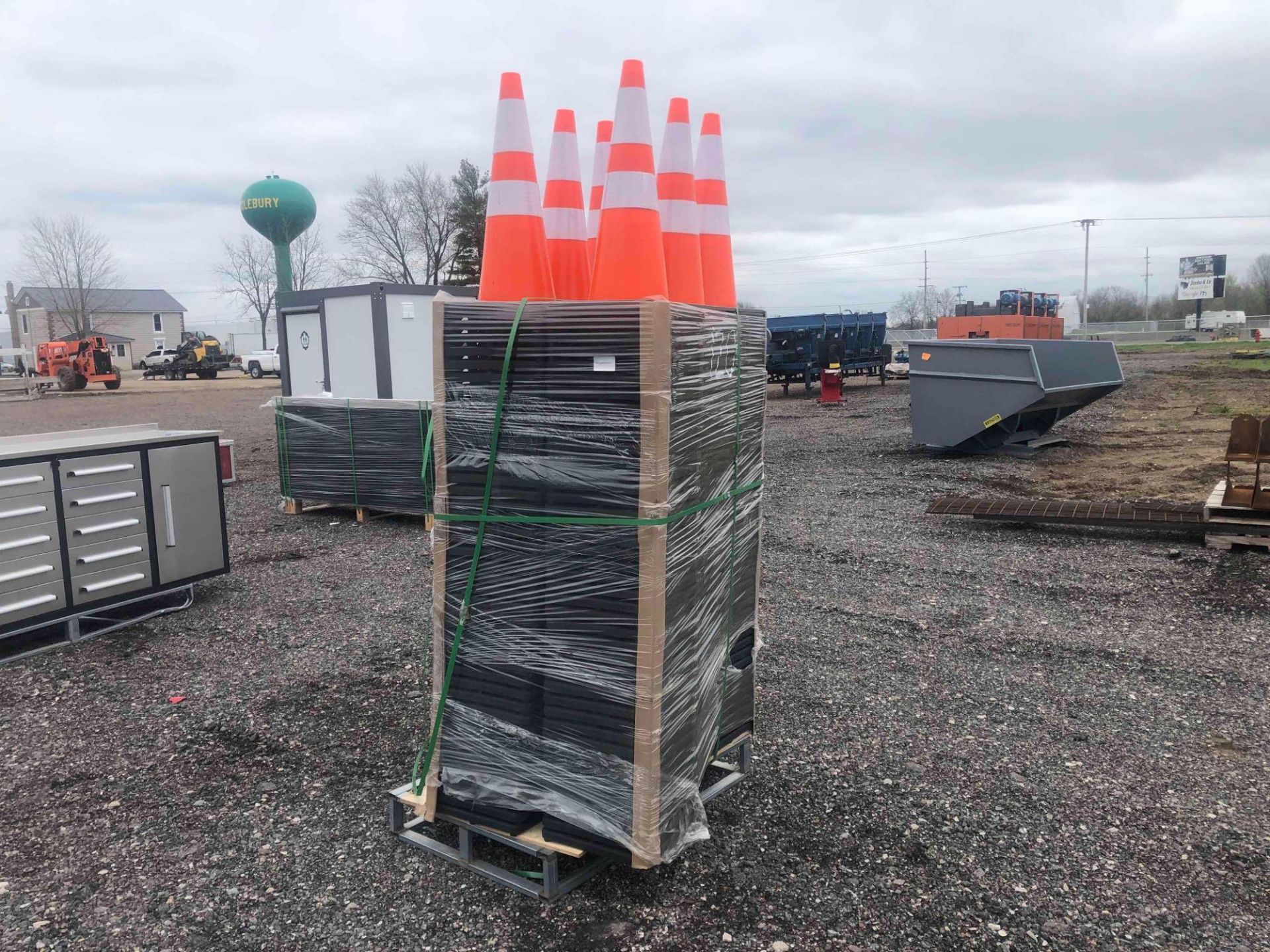 New Highway Safety Cones - Image 2 of 4