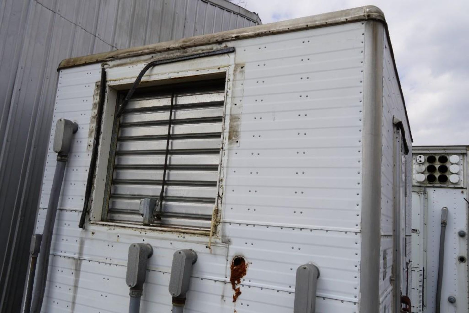Microvan Mobile International Insulated Aluminum Mobile Building - Image 6 of 16