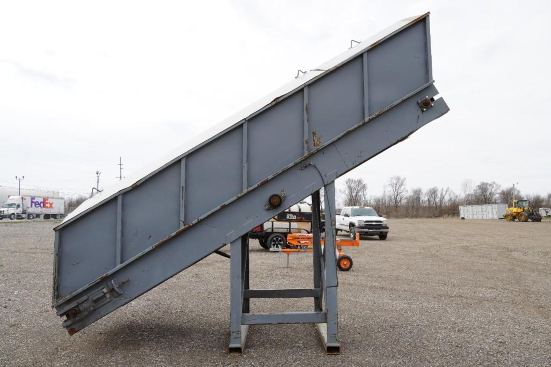 Enclosed Incline Belt Conveyor - Image 5 of 27