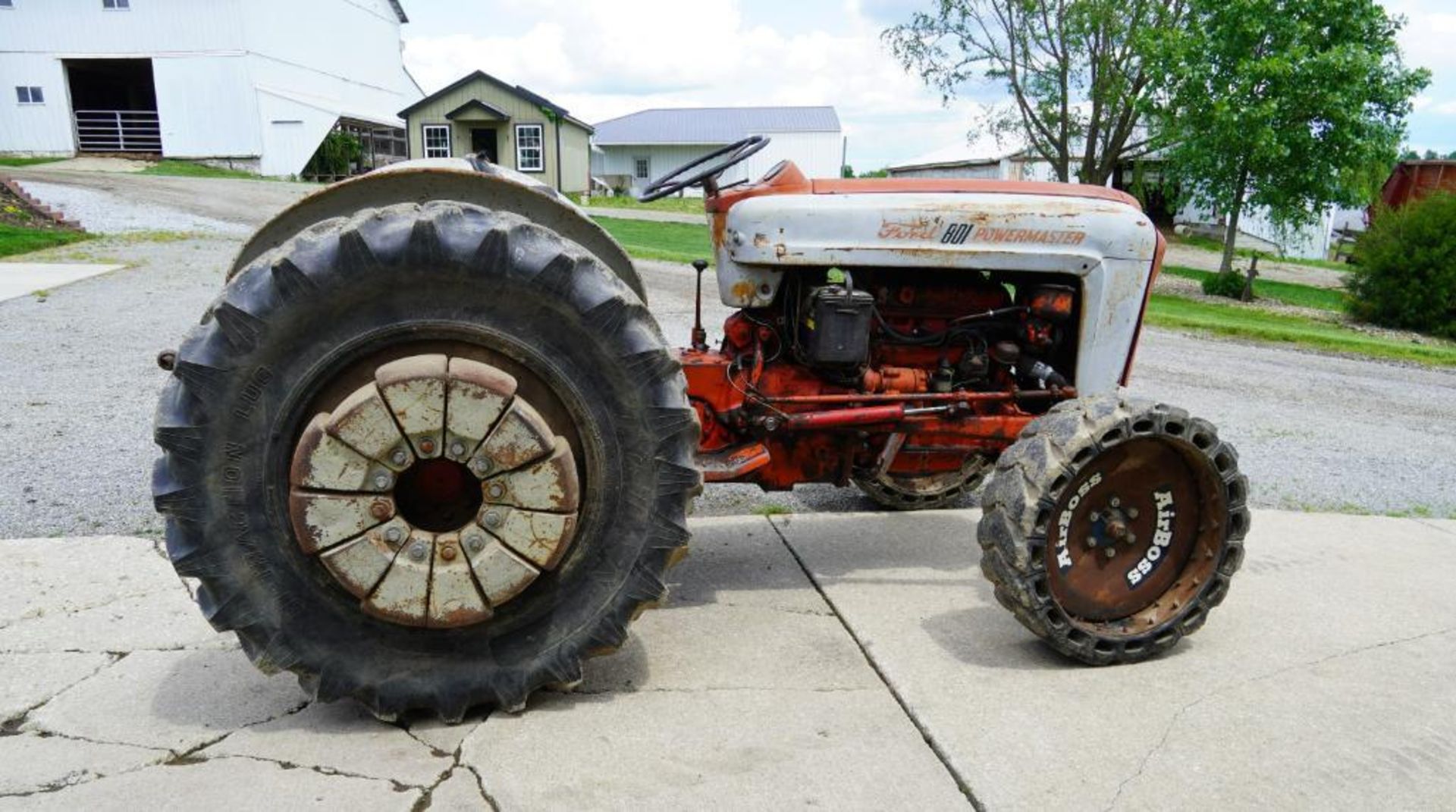 Ford 801 Powermaster Tractor - Image 6 of 37