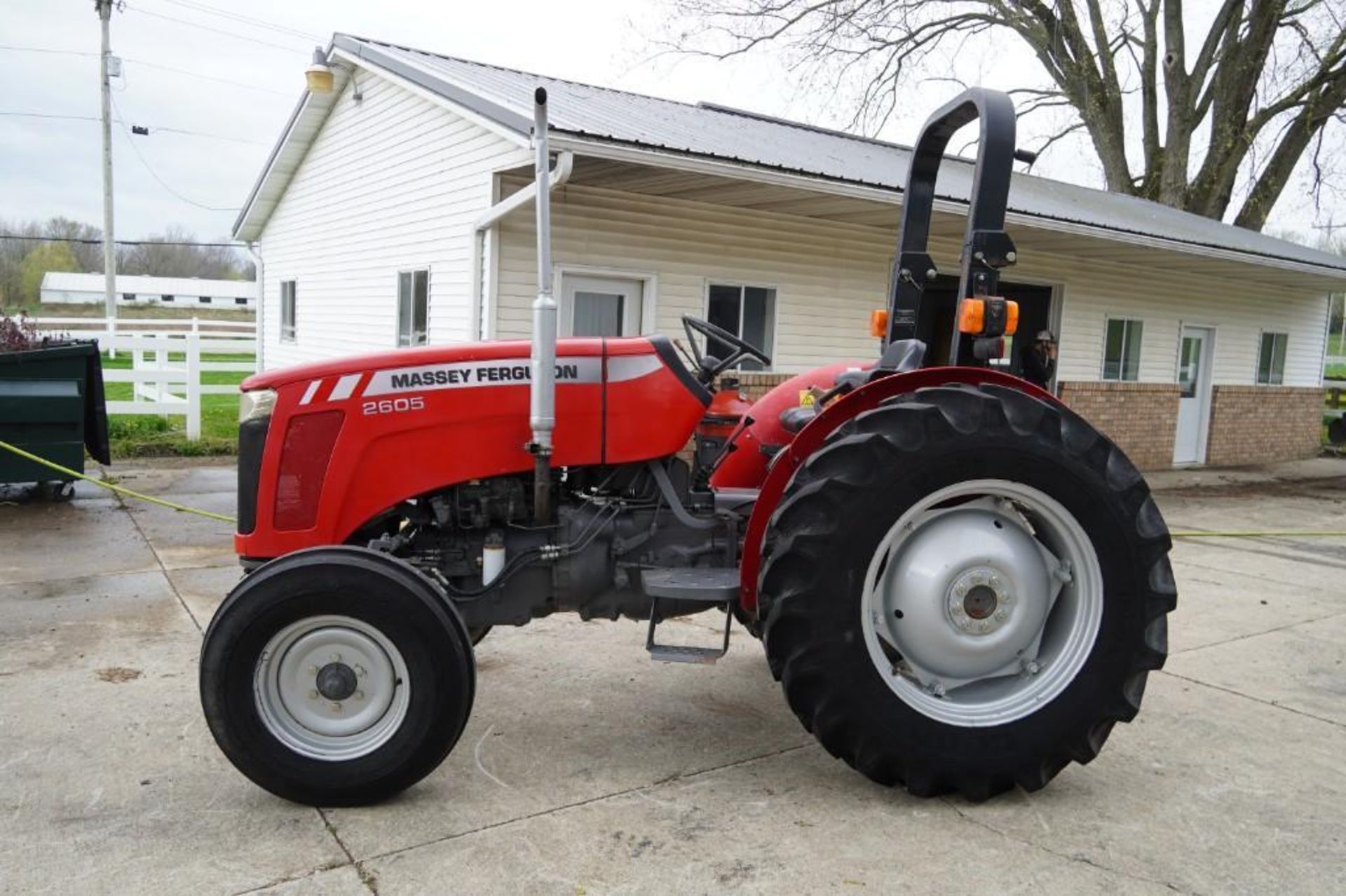 Massey Ferguson 2605 Tractor - Image 8 of 35