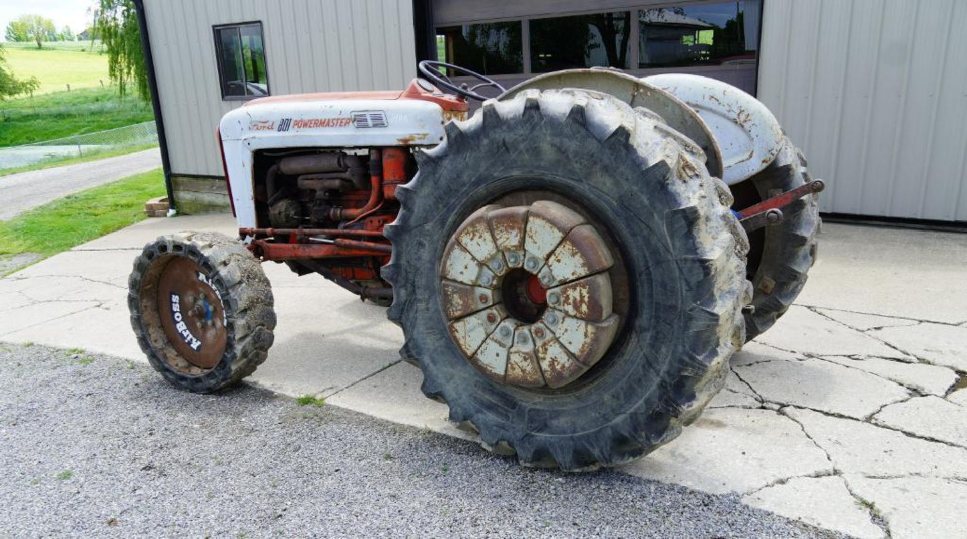 Ford 801 Powermaster Tractor - Image 3 of 37