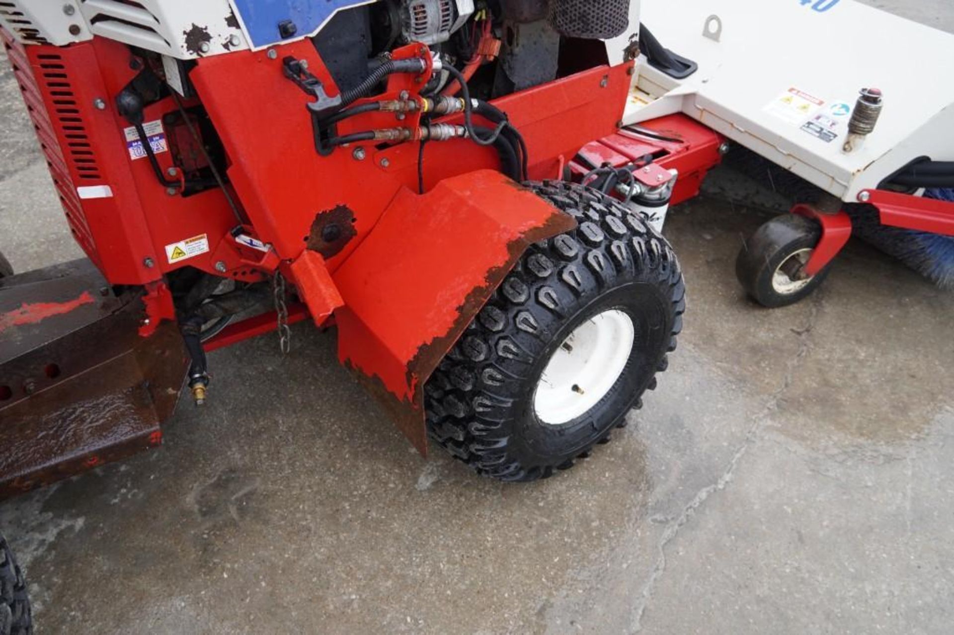 Ventrac 4200 Tractor - Image 33 of 37