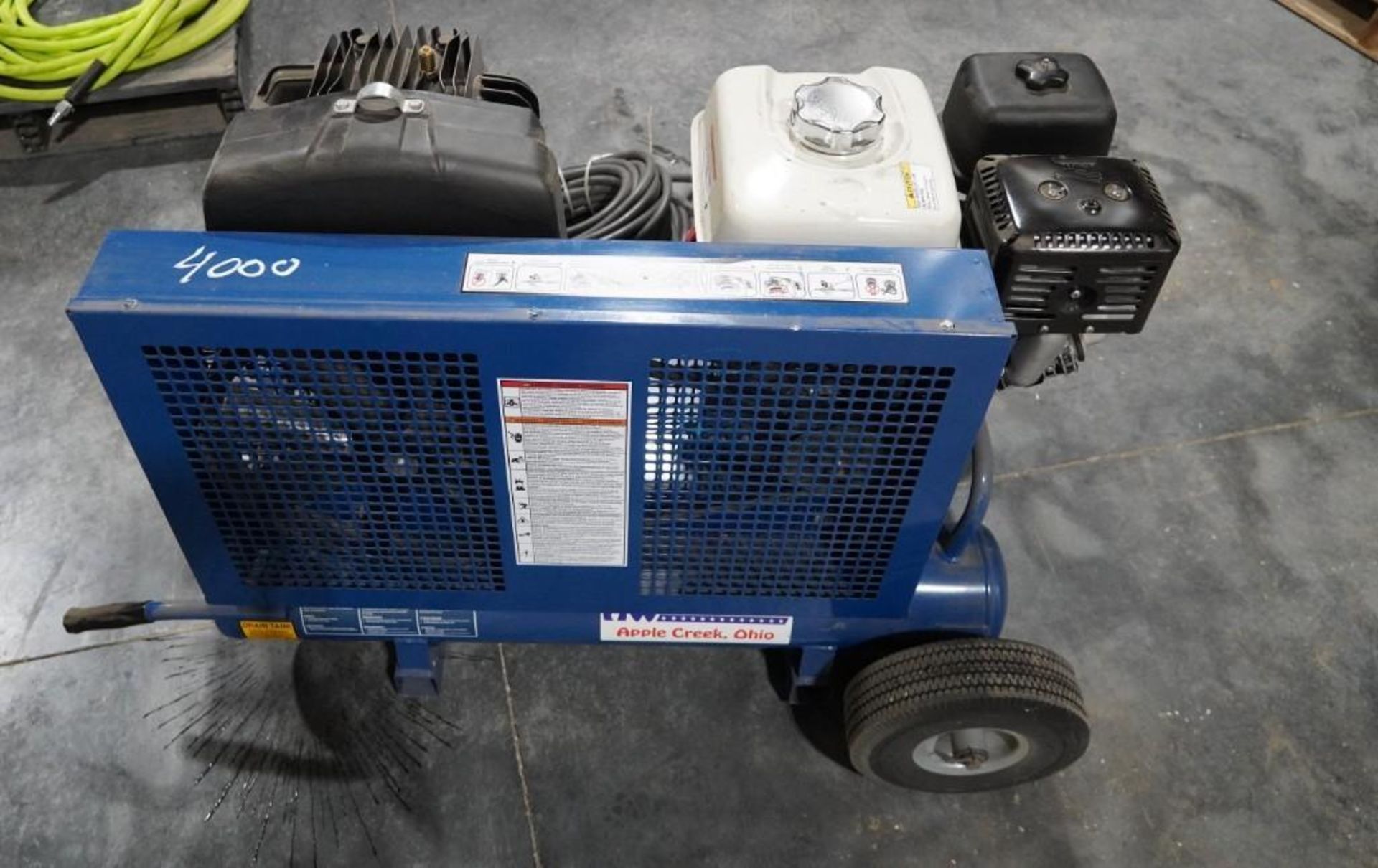 AW Air Compressor - Image 3 of 15