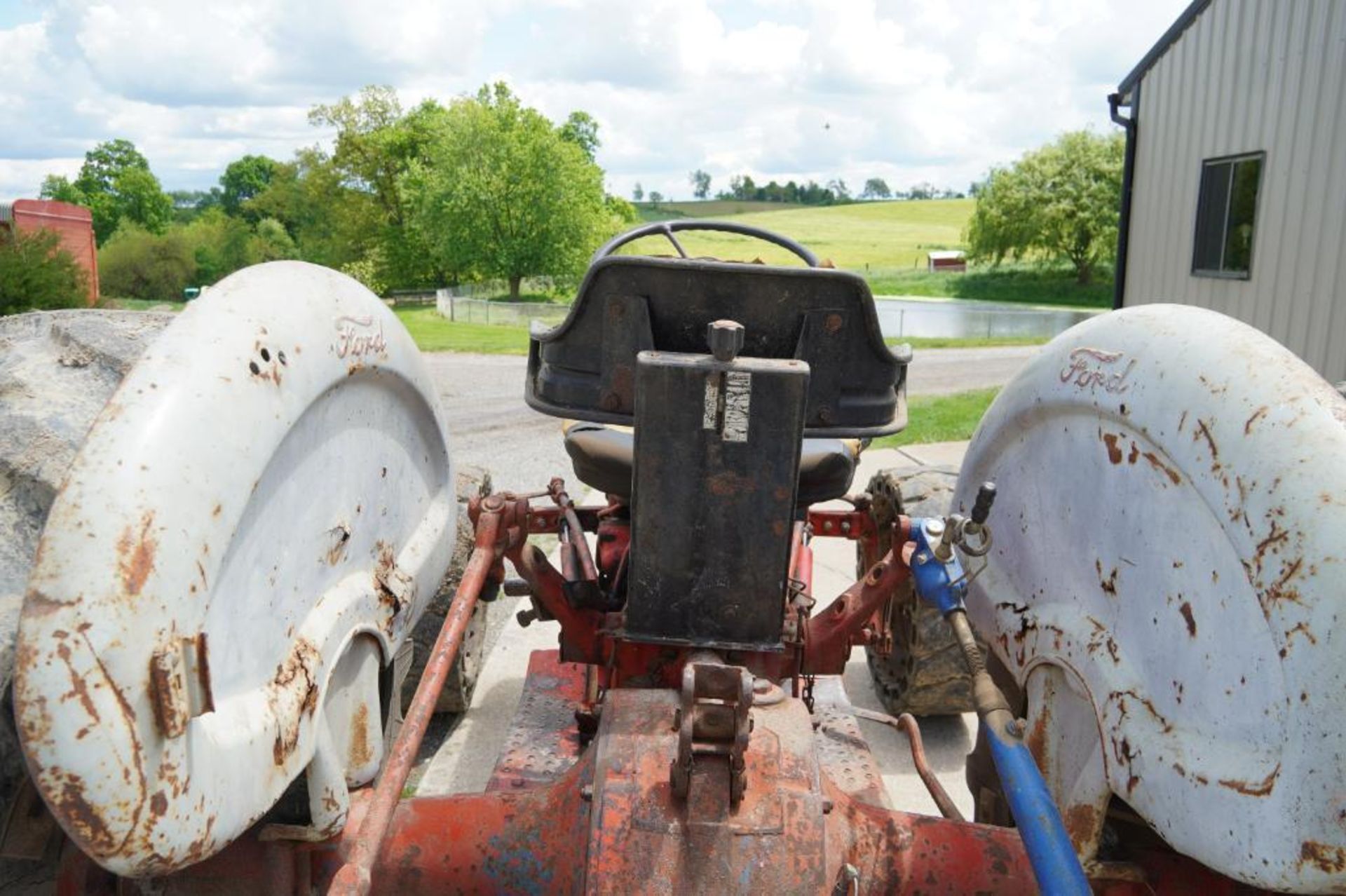 Ford 801 Powermaster Tractor - Image 33 of 37