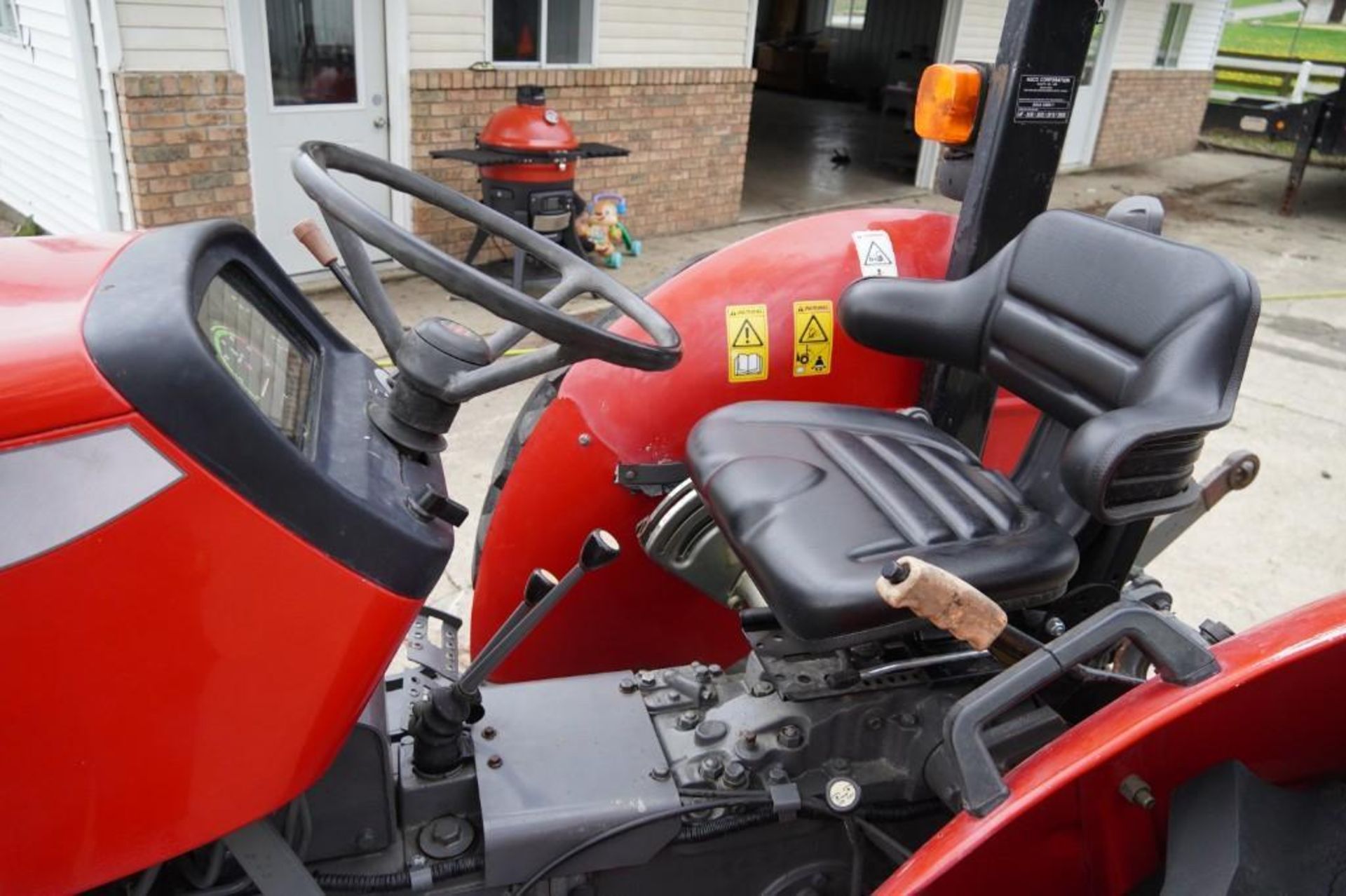 Massey Ferguson 2605 Tractor - Image 6 of 35